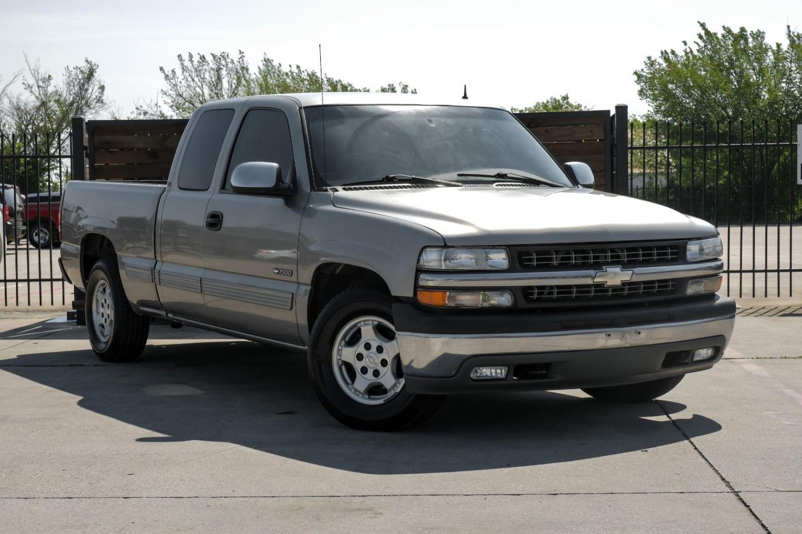 2001 GOLD Chevrolet Silverado 1500 LT Ext. Cab Long Bed 2WD with OnStar (2GCEC19T511) with an 5.3L V8 OHV 16V engine, 4-Speed Automatic transmission, located at 2401 E Main St., Grand Prairie, TX, 75050, (972) 262-4440, 32.748981, -96.969643 - Photo#7