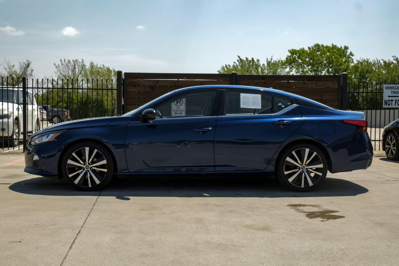 2020 BLUE Nissan Altima 2.5 SR (1N4BL4CV0LC) with an 2.5L L4 DOHC 16V engine, Continuously Variable Transmission transmission, located at 2401 E Main St., Grand Prairie, TX, 75050, (972) 262-4440, 32.748981, -96.969643 - Photo#14