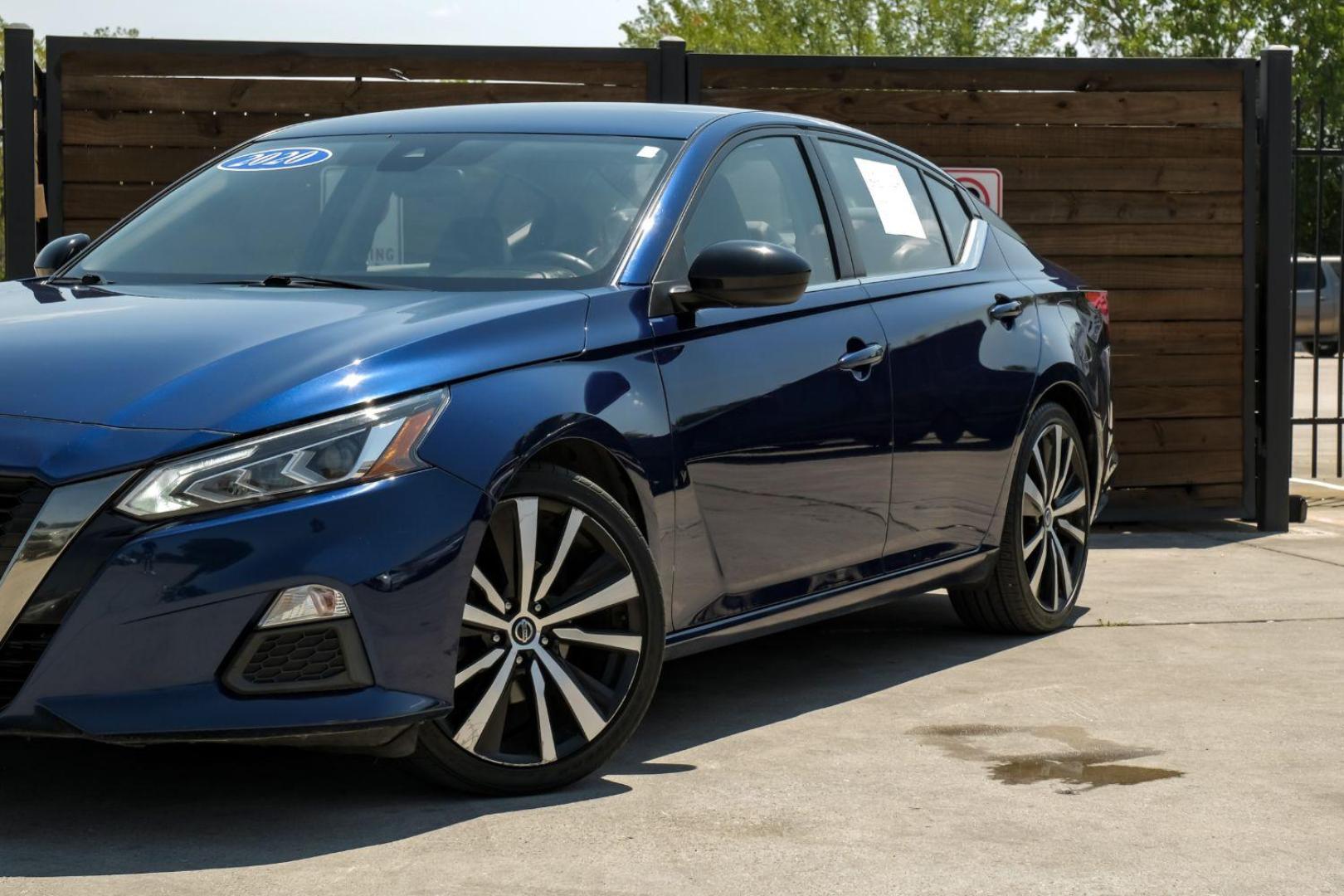 2020 BLUE Nissan Altima 2.5 SR (1N4BL4CV0LC) with an 2.5L L4 DOHC 16V engine, Continuously Variable Transmission transmission, located at 2401 E Main St., Grand Prairie, TX, 75050, (972) 262-4440, 32.748981, -96.969643 - Photo#5