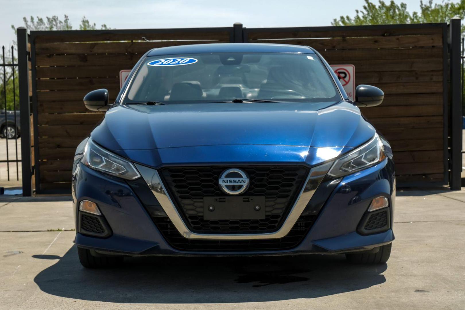 2020 BLUE Nissan Altima 2.5 SR (1N4BL4CV0LC) with an 2.5L L4 DOHC 16V engine, Continuously Variable Transmission transmission, located at 2401 E Main St., Grand Prairie, TX, 75050, (972) 262-4440, 32.748981, -96.969643 - Photo#6