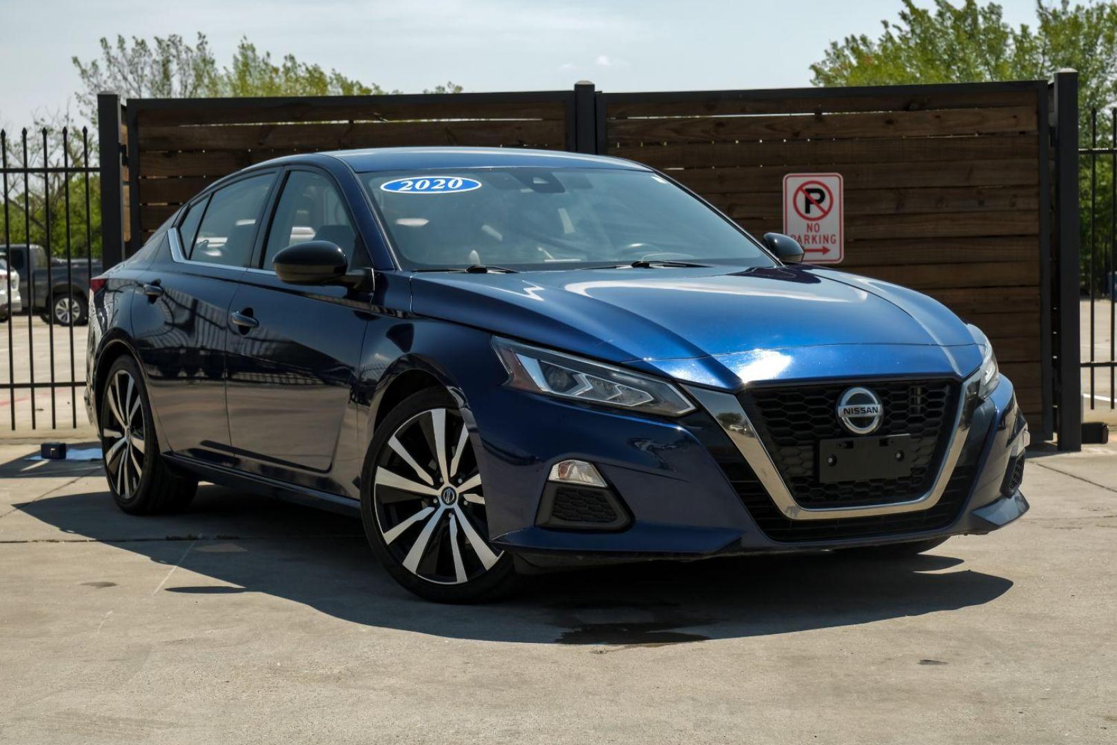 2020 BLUE Nissan Altima 2.5 SR (1N4BL4CV0LC) with an 2.5L L4 DOHC 16V engine, Continuously Variable Transmission transmission, located at 2401 E Main St., Grand Prairie, TX, 75050, (972) 262-4440, 32.748981, -96.969643 - Photo#7