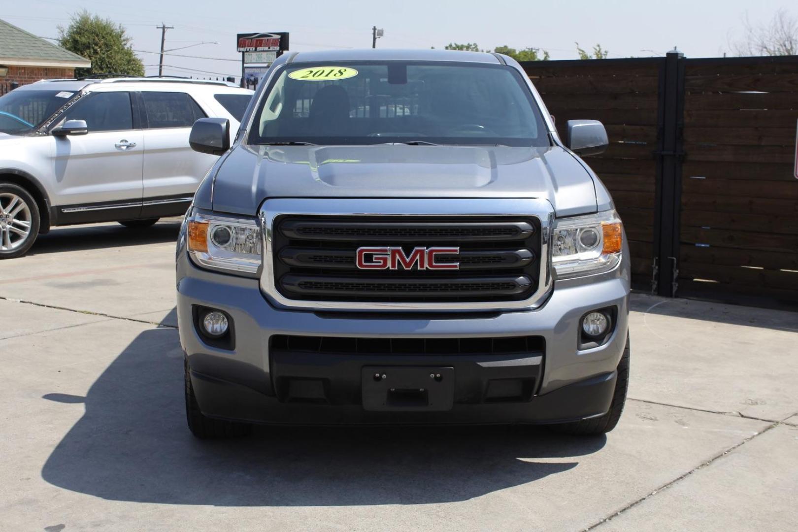 2018 GRAY GMC Canyon SLE Crew Cab 2WD (1GTG5CEA7J1) with an 2.5L L4 DOHC 24V engine, 6-Speed Automatic transmission, located at 2401 E Main St., Grand Prairie, TX, 75050, (972) 262-4440, 32.748981, -96.969643 - Photo#1