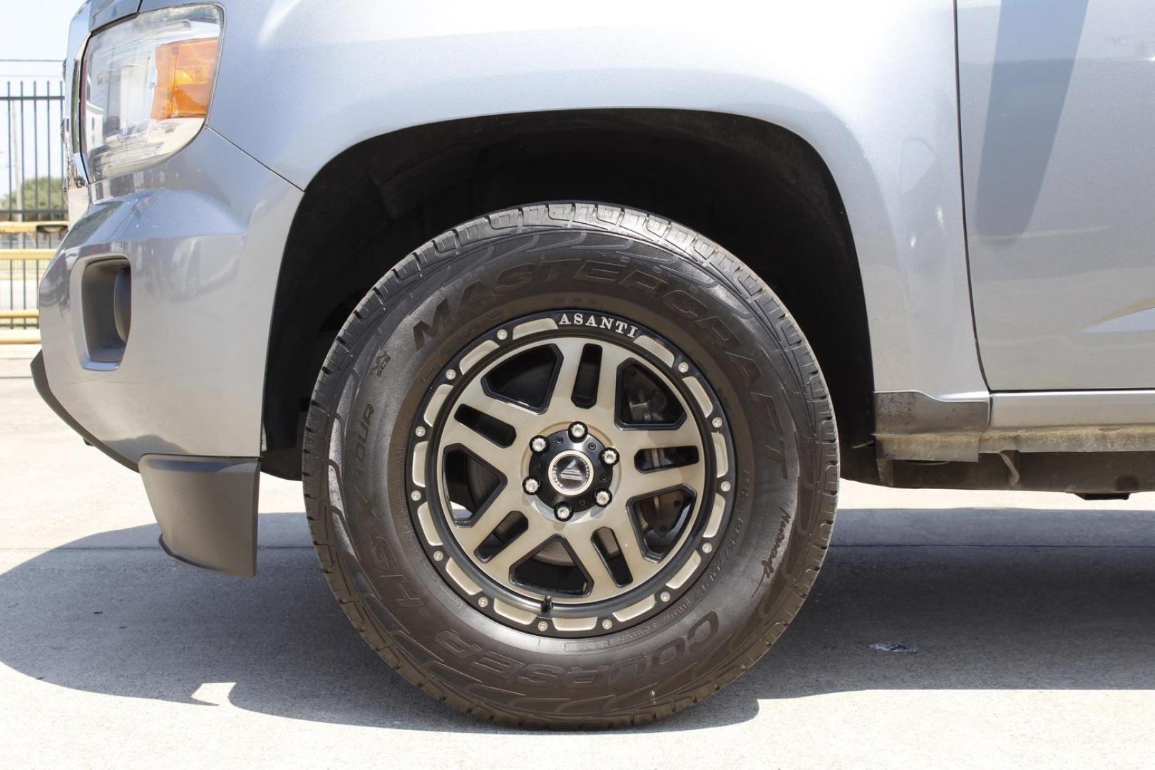 2018 GRAY GMC Canyon SLE Crew Cab 2WD (1GTG5CEA7J1) with an 2.5L L4 DOHC 24V engine, 6-Speed Automatic transmission, located at 2401 E Main St., Grand Prairie, TX, 75050, (972) 262-4440, 32.748981, -96.969643 - Photo#21