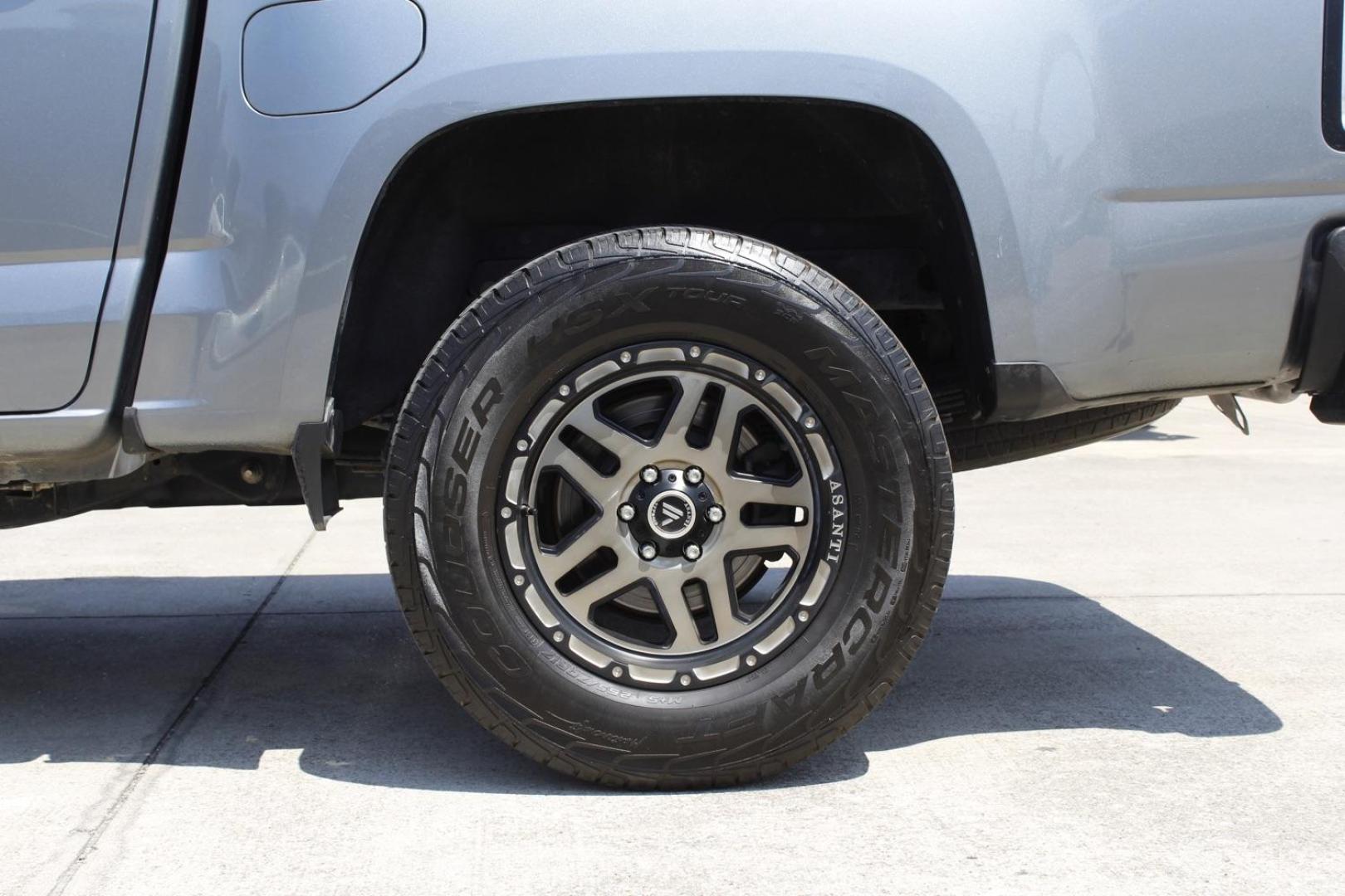 2018 GRAY GMC Canyon SLE Crew Cab 2WD (1GTG5CEA7J1) with an 2.5L L4 DOHC 24V engine, 6-Speed Automatic transmission, located at 2401 E Main St., Grand Prairie, TX, 75050, (972) 262-4440, 32.748981, -96.969643 - Photo#22