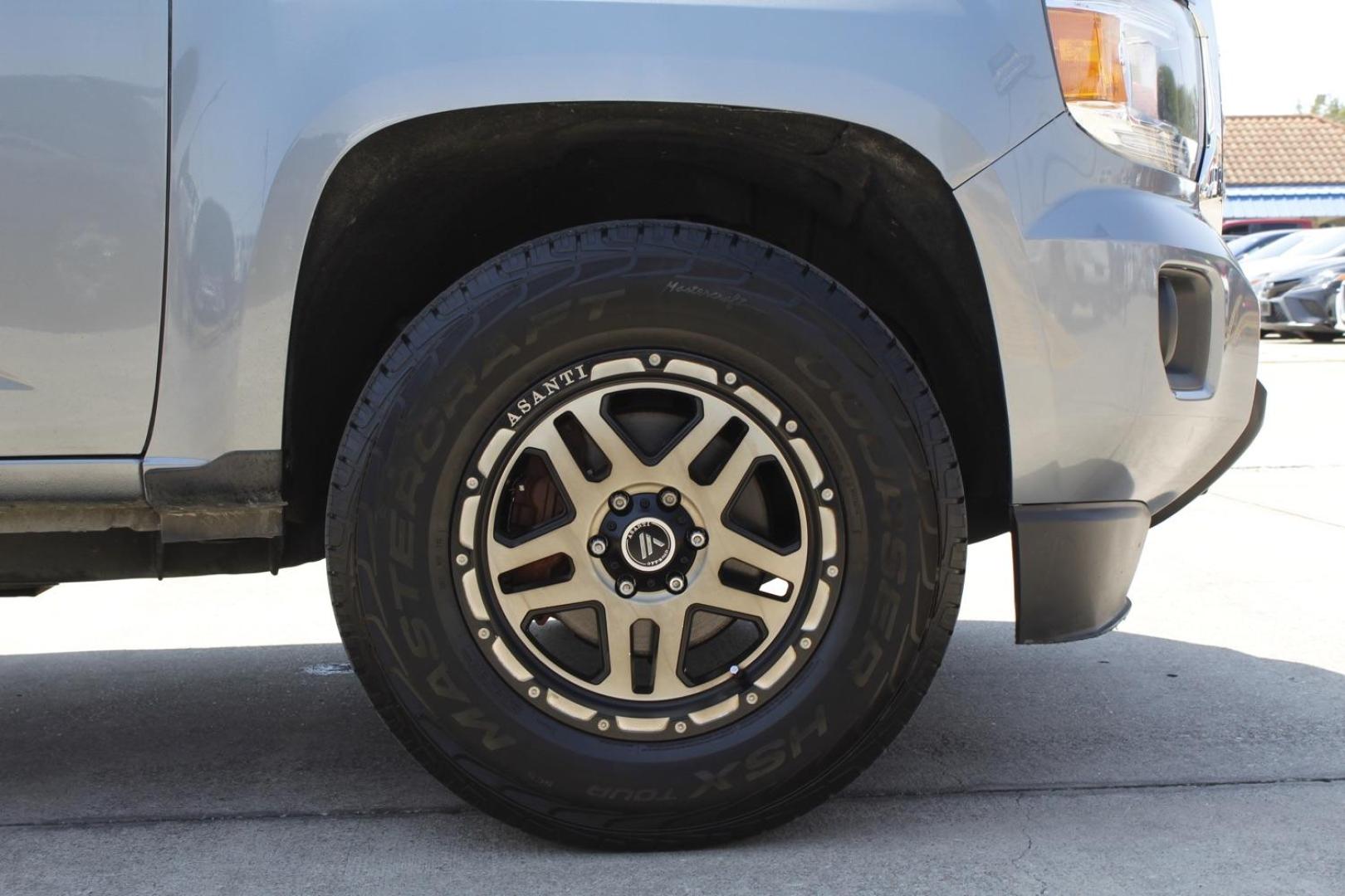 2018 GRAY GMC Canyon SLE Crew Cab 2WD (1GTG5CEA7J1) with an 2.5L L4 DOHC 24V engine, 6-Speed Automatic transmission, located at 2401 E Main St., Grand Prairie, TX, 75050, (972) 262-4440, 32.748981, -96.969643 - Photo#24