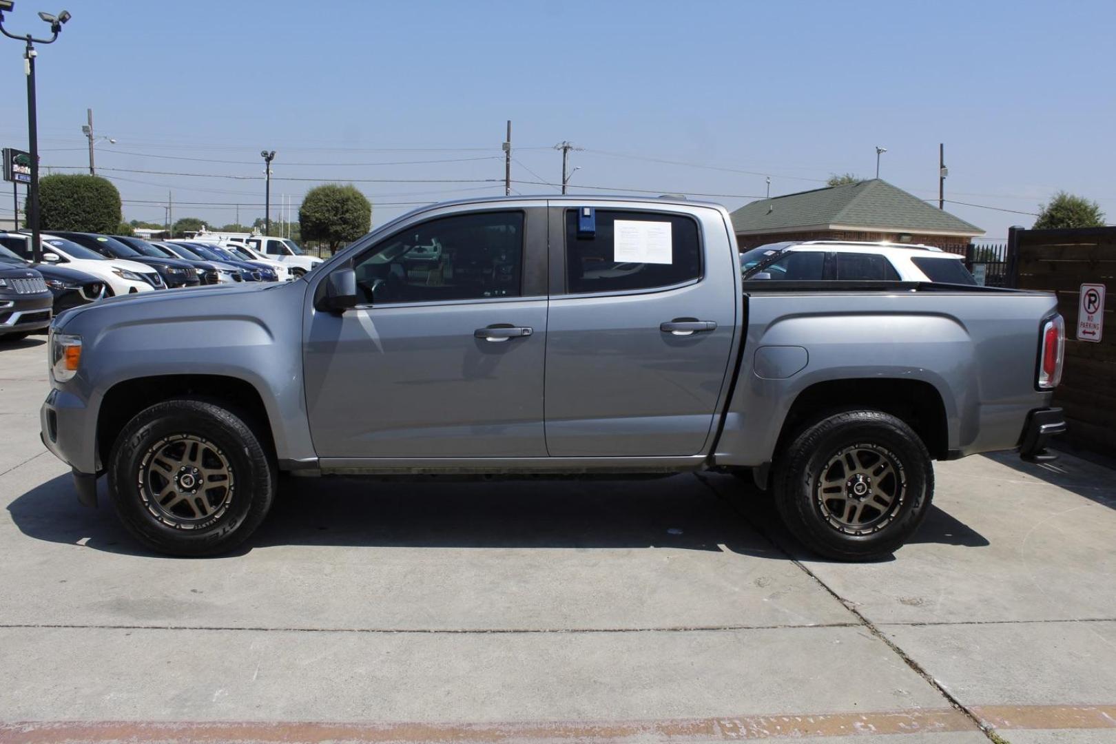 2018 GRAY GMC Canyon SLE Crew Cab 2WD (1GTG5CEA7J1) with an 2.5L L4 DOHC 24V engine, 6-Speed Automatic transmission, located at 2401 E Main St., Grand Prairie, TX, 75050, (972) 262-4440, 32.748981, -96.969643 - Photo#2