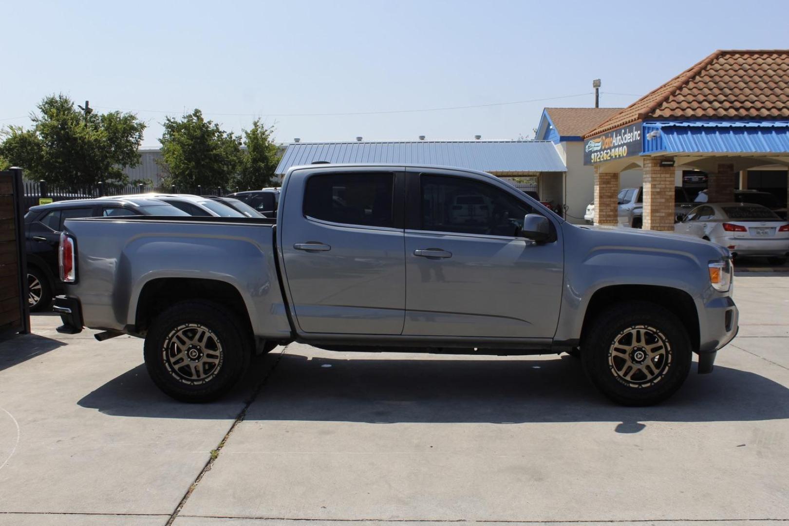 2018 GRAY GMC Canyon SLE Crew Cab 2WD (1GTG5CEA7J1) with an 2.5L L4 DOHC 24V engine, 6-Speed Automatic transmission, located at 2401 E Main St., Grand Prairie, TX, 75050, (972) 262-4440, 32.748981, -96.969643 - Photo#3