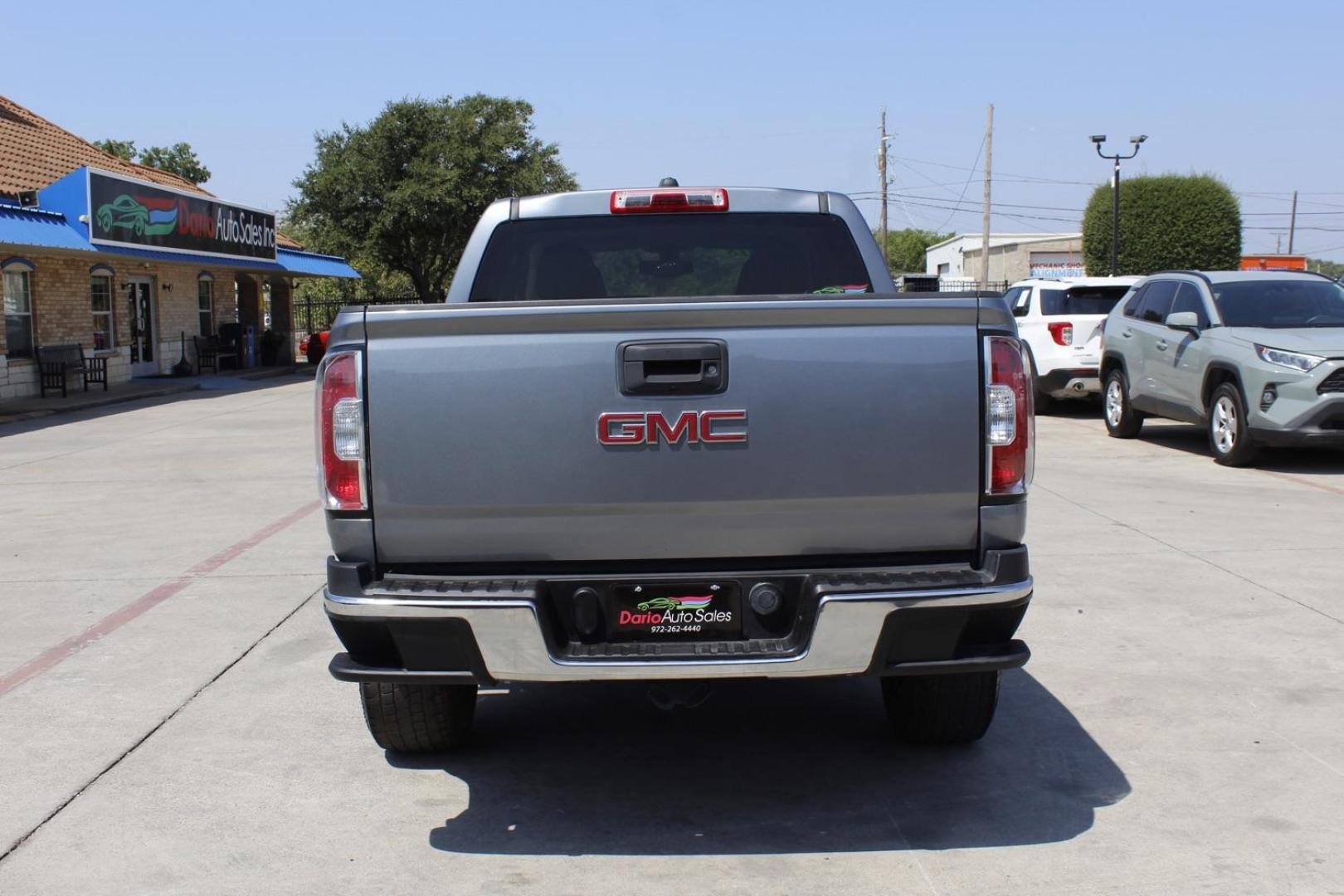 2018 GRAY GMC Canyon SLE Crew Cab 2WD (1GTG5CEA7J1) with an 2.5L L4 DOHC 24V engine, 6-Speed Automatic transmission, located at 2401 E Main St., Grand Prairie, TX, 75050, (972) 262-4440, 32.748981, -96.969643 - Photo#4