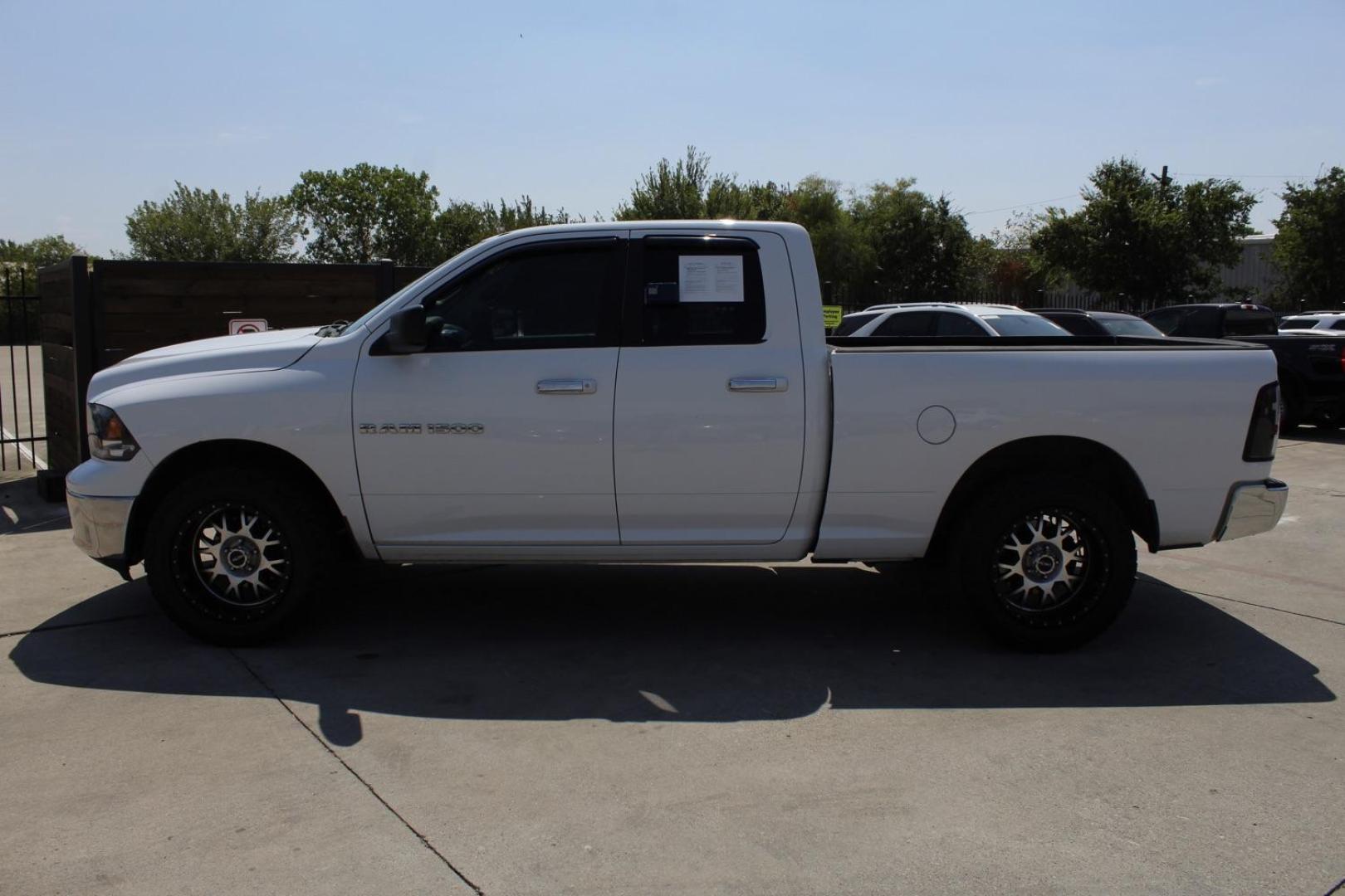 2012 White RAM 1500 SLT Quad Cab 2WD (1C6RD6GP2CS) with an 4.7L V8 SOHC 16V engine, 6-Speed Automatic transmission, located at 2401 E Main St., Grand Prairie, TX, 75050, (972) 262-4440, 32.748981, -96.969643 - Photo#3