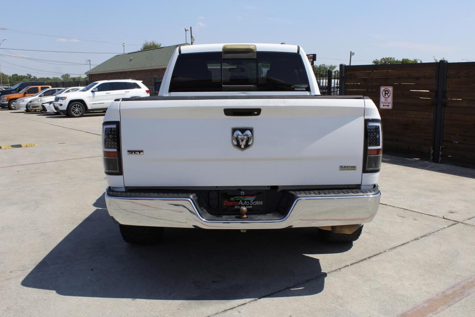 2012 White RAM 1500 SLT Quad Cab 2WD (1C6RD6GP2CS) with an 4.7L V8 SOHC 16V engine, 6-Speed Automatic transmission, located at 2401 E Main St., Grand Prairie, TX, 75050, (972) 262-4440, 32.748981, -96.969643 - Photo#4