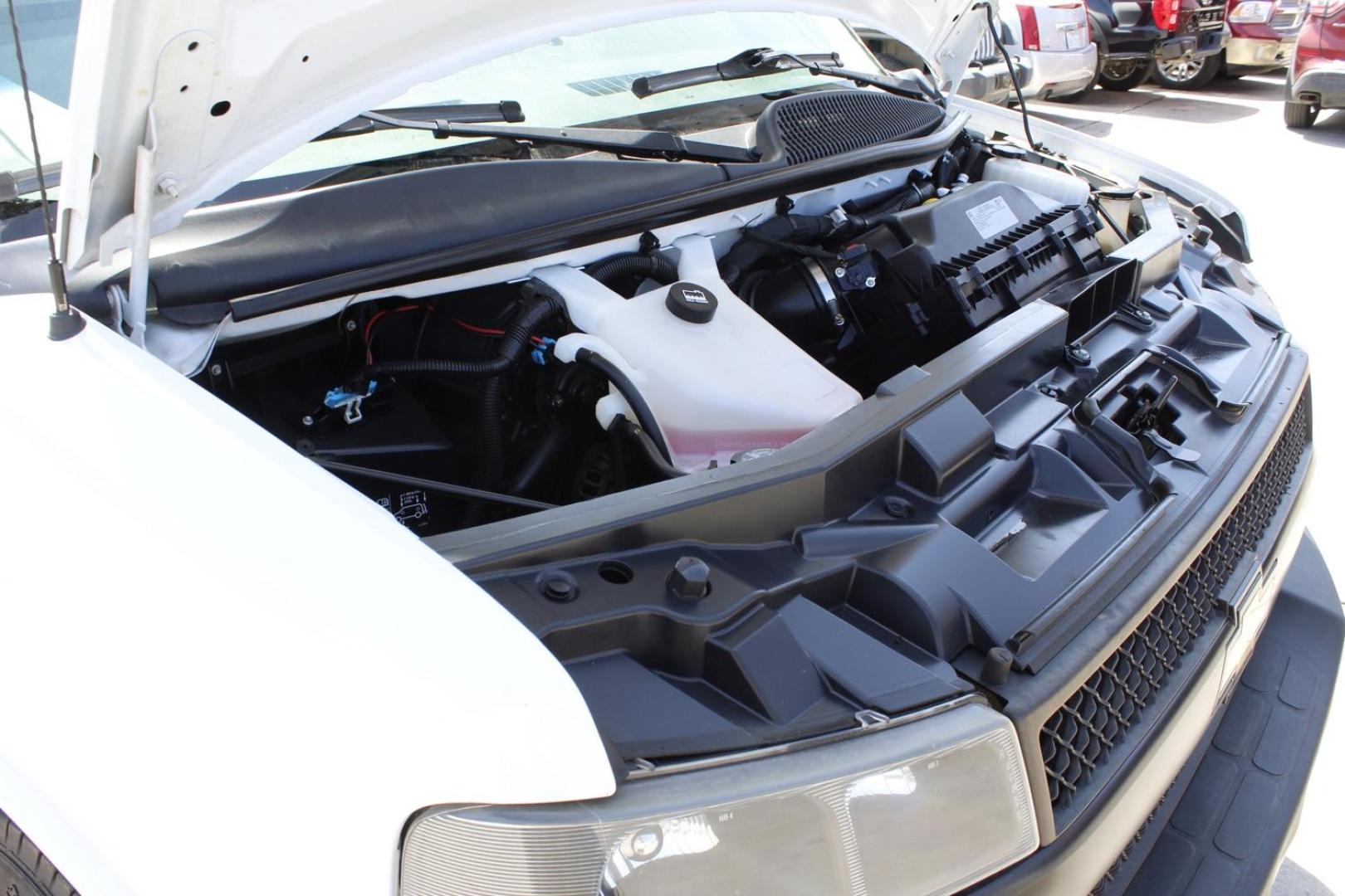 2019 white Chevrolet Express 2500 Cargo (1GCWGAFP6K1) with an 4.3L V6 engine, 6-Speed Automatic transmission, located at 2401 E Main St., Grand Prairie, TX, 75050, (972) 262-4440, 32.748981, -96.969643 - Photo#8