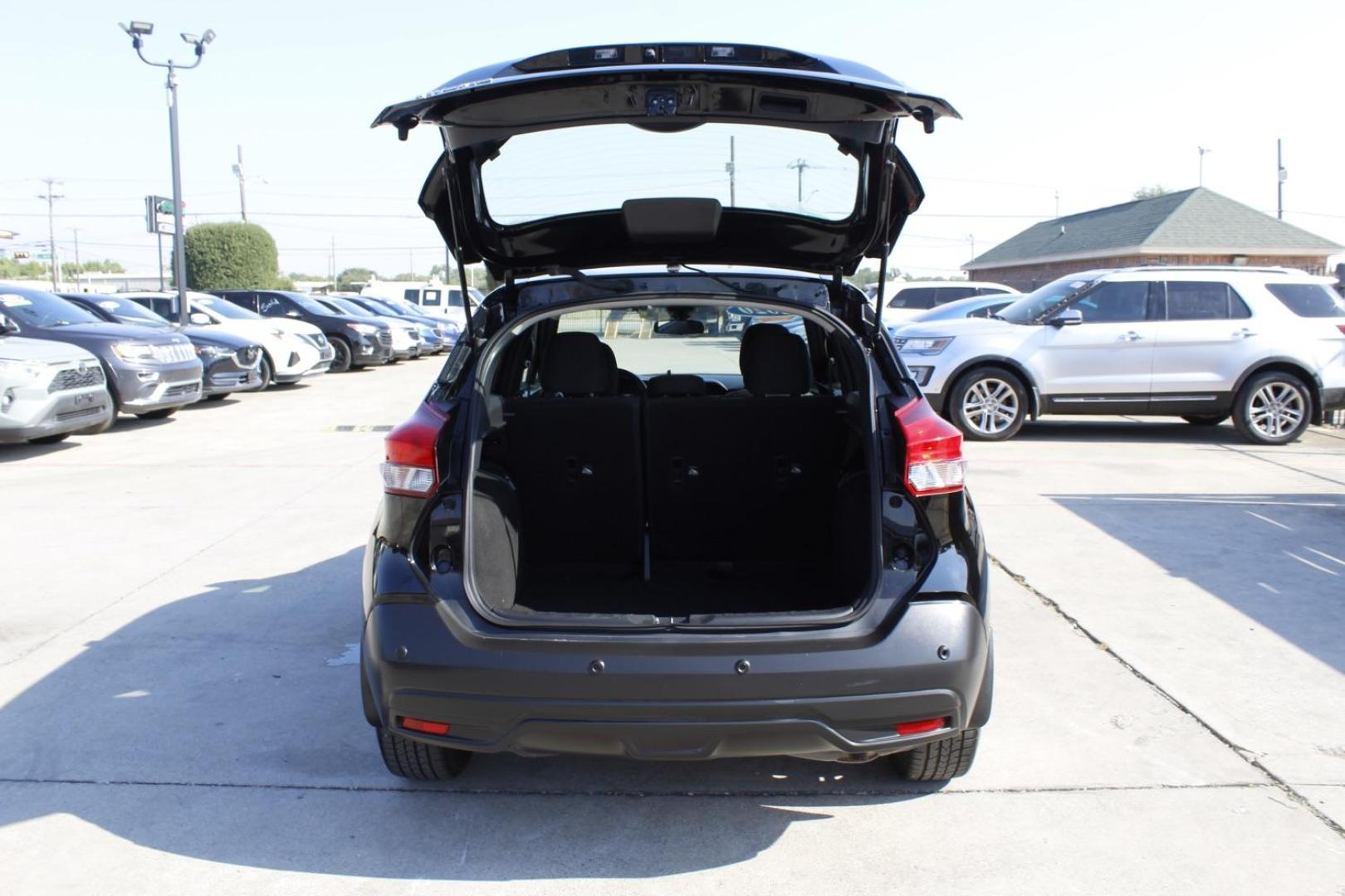 2020 BLACK Nissan Kicks S (3N1CP5BV9LL) with an 1.6L L4 engine, Continuously Variable Transmission transmission, located at 2401 E Main St., Grand Prairie, TX, 75050, (972) 262-4440, 32.748981, -96.969643 - Photo#6