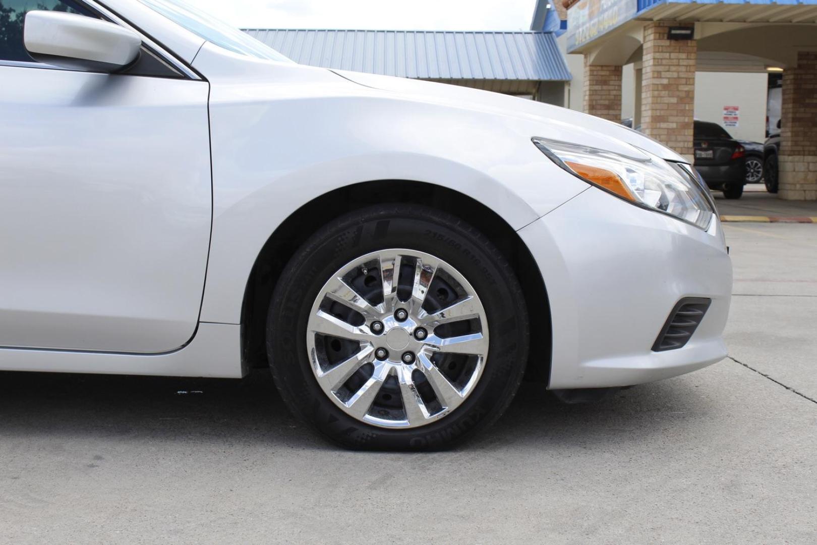 2018 SILVER Nissan Altima 2.5 S (1N4AL3AP9JC) with an 2.5L L4 DOHC 16V engine, Continuously Variable Transmission transmission, located at 2401 E Main St., Grand Prairie, TX, 75050, (972) 262-4440, 32.748981, -96.969643 - Photo#12