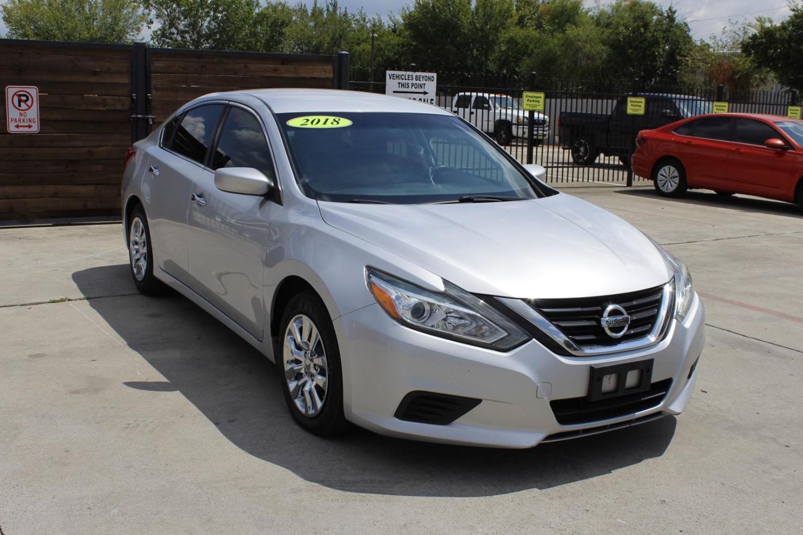 2018 SILVER Nissan Altima 2.5 S (1N4AL3AP9JC) with an 2.5L L4 DOHC 16V engine, Continuously Variable Transmission transmission, located at 2401 E Main St., Grand Prairie, TX, 75050, (972) 262-4440, 32.748981, -96.969643 - Photo#1