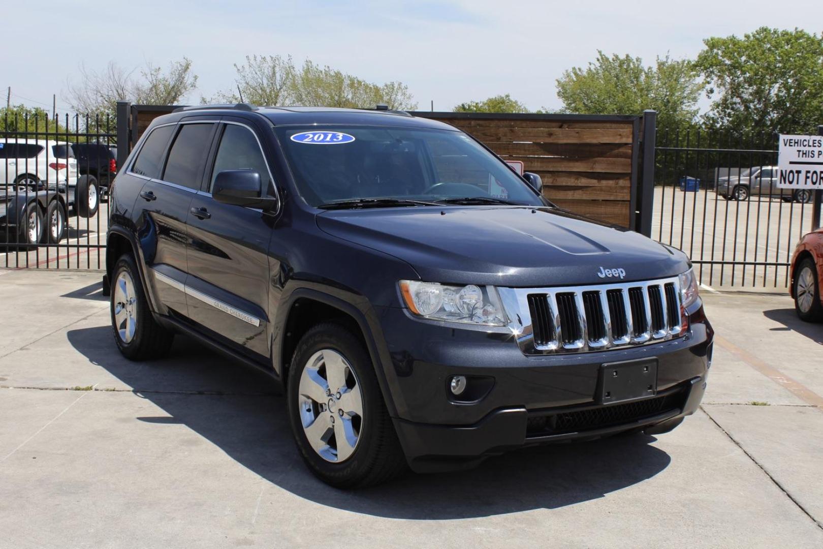 2013 GRAY Jeep Grand Cherokee Laredo 2WD (1C4RJEAG7DC) with an 3.6L V6 DOHC 24V engine, 5-Speed Automatic transmission, located at 2401 E Main St., Grand Prairie, TX, 75050, (972) 262-4440, 32.748981, -96.969643 - Photo#0