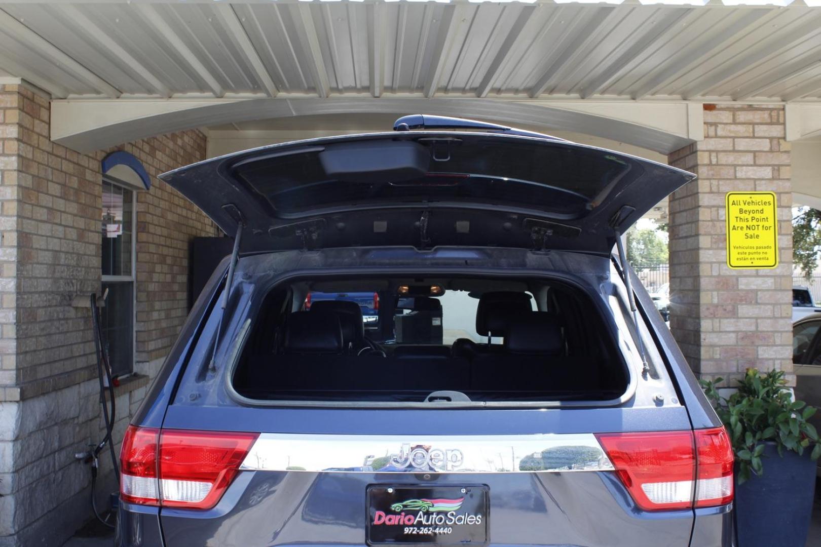 2013 GRAY Jeep Grand Cherokee Laredo 2WD (1C4RJEAG7DC) with an 3.6L V6 DOHC 24V engine, 5-Speed Automatic transmission, located at 2401 E Main St., Grand Prairie, TX, 75050, (972) 262-4440, 32.748981, -96.969643 - Photo#7