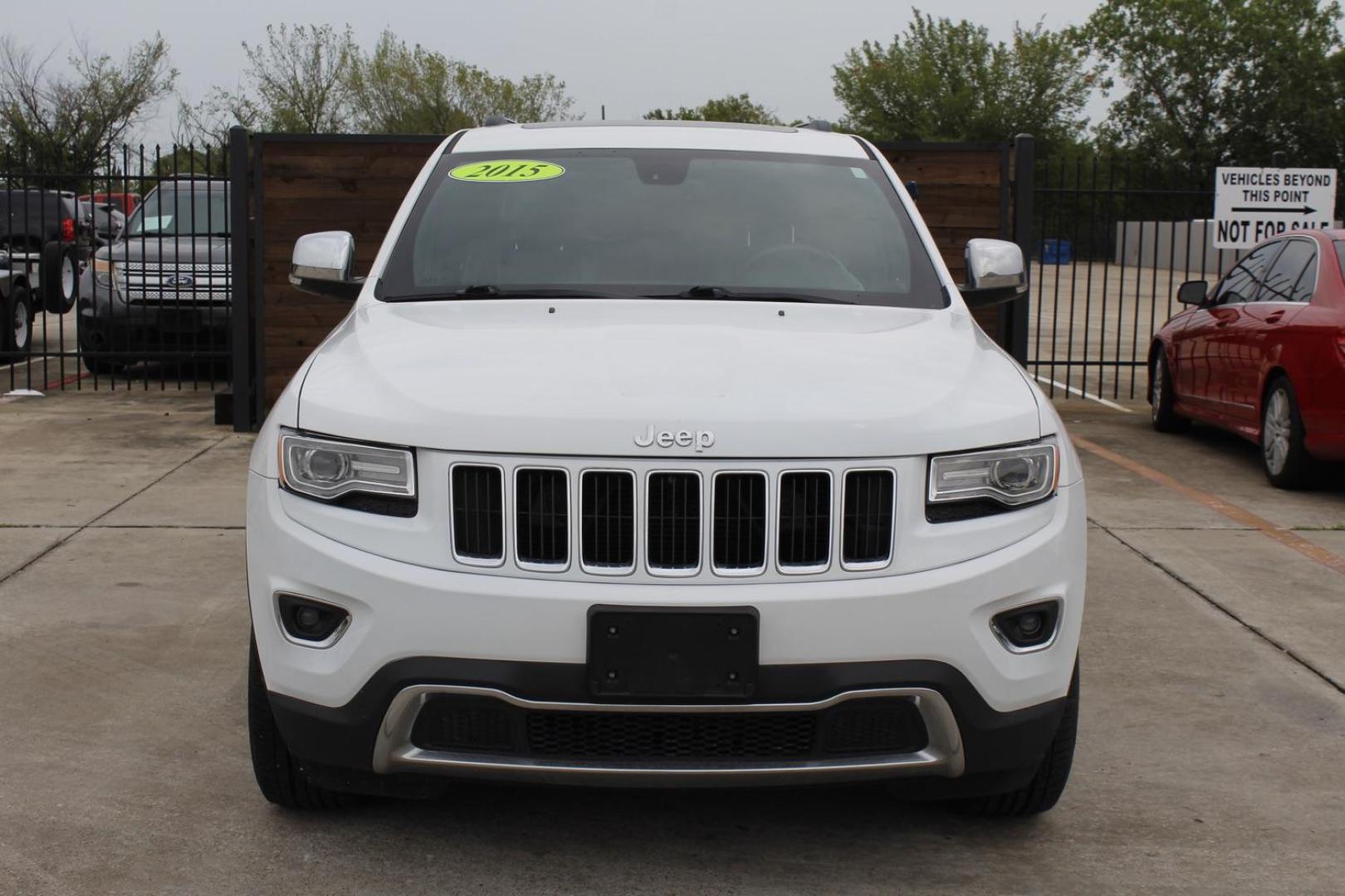 2015 WHITE Jeep Grand Cherokee Limited 2WD (1C4RJEBG1FC) with an 3.6L V6 DOHC 24V engine, 8-Speed Automatic transmission, located at 2401 E Main St., Grand Prairie, TX, 75050, (972) 262-4440, 32.748981, -96.969643 - Photo#0