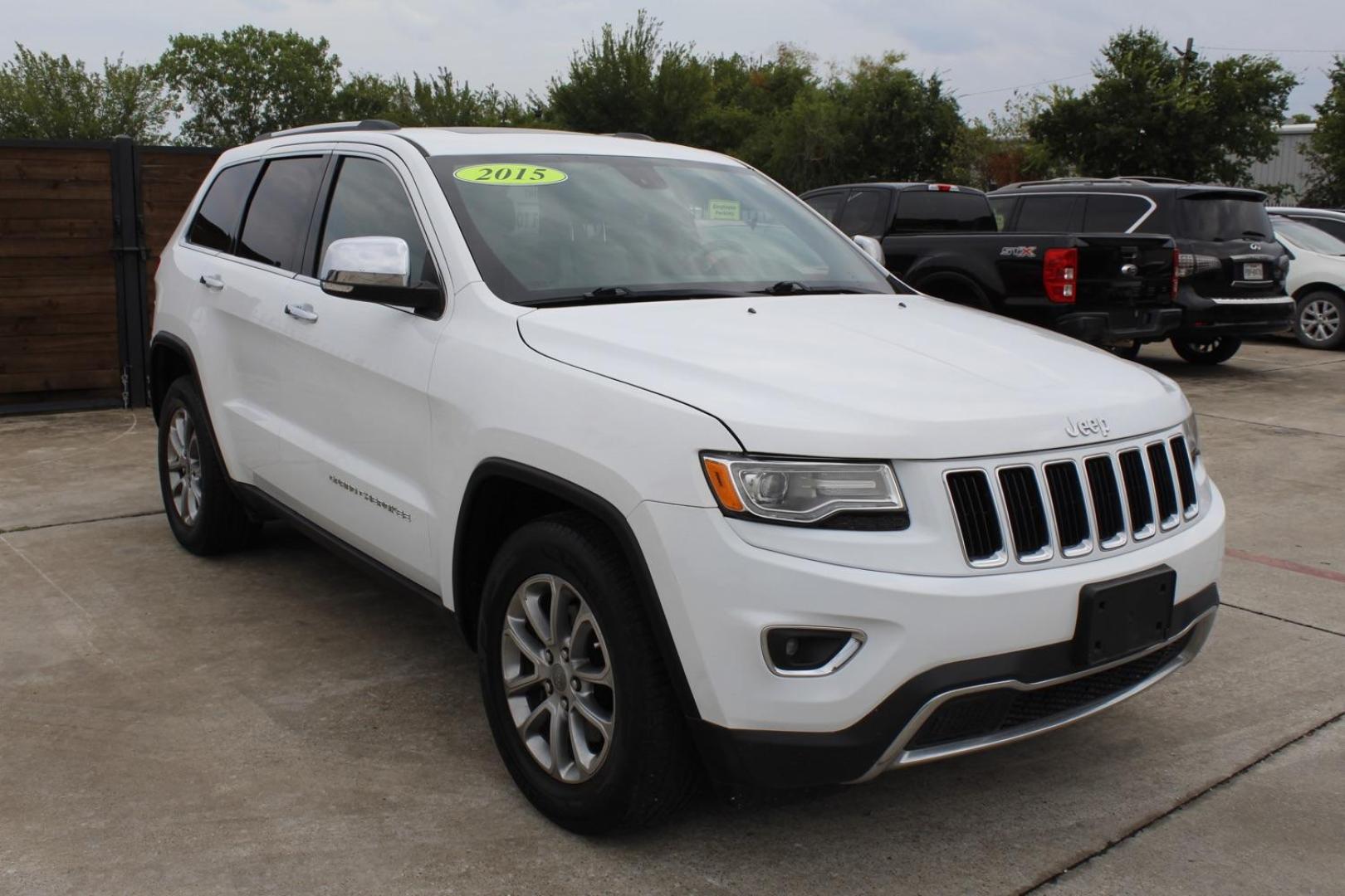 2015 WHITE Jeep Grand Cherokee Limited 2WD (1C4RJEBG1FC) with an 3.6L V6 DOHC 24V engine, 8-Speed Automatic transmission, located at 2401 E Main St., Grand Prairie, TX, 75050, (972) 262-4440, 32.748981, -96.969643 - Photo#1