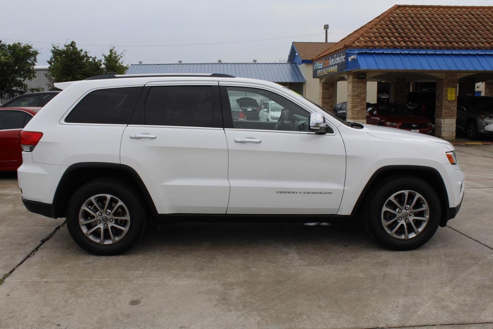 2015 WHITE Jeep Grand Cherokee Limited 2WD (1C4RJEBG1FC) with an 3.6L V6 DOHC 24V engine, 8-Speed Automatic transmission, located at 2401 E Main St., Grand Prairie, TX, 75050, (972) 262-4440, 32.748981, -96.969643 - Photo#3