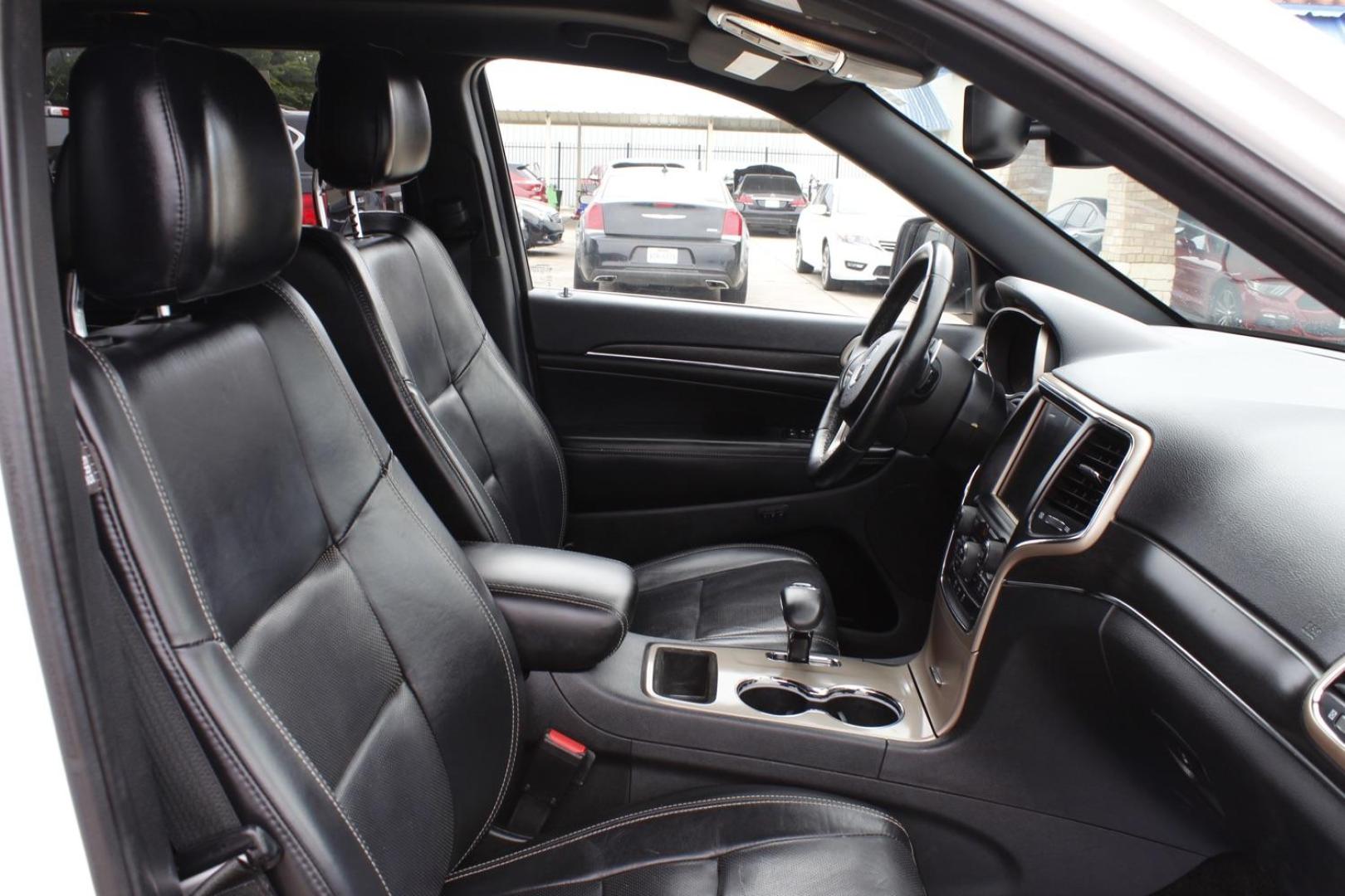 2015 WHITE Jeep Grand Cherokee Limited 2WD (1C4RJEBG1FC) with an 3.6L V6 DOHC 24V engine, 8-Speed Automatic transmission, located at 2401 E Main St., Grand Prairie, TX, 75050, (972) 262-4440, 32.748981, -96.969643 - Photo#5