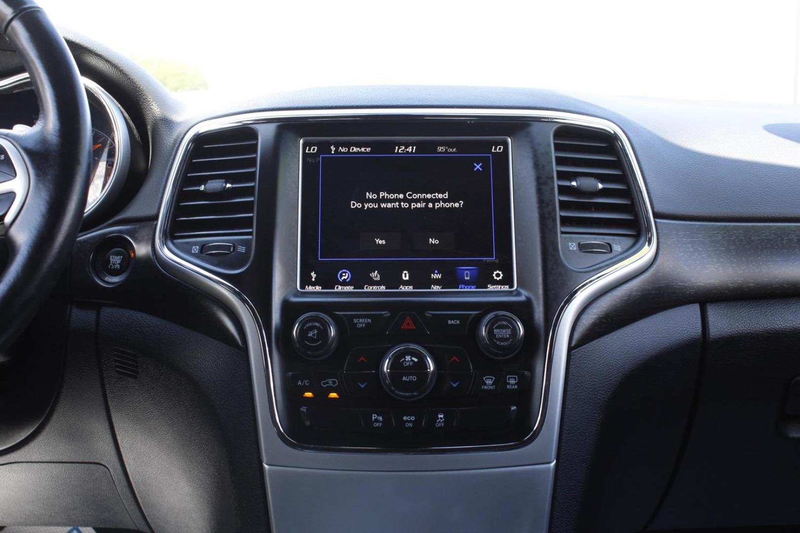 2015 GRAY Jeep Grand Cherokee Laredo 4WD (1C4RJFAG6FC) with an 3.6L V6 DOHC 24V engine, 8-Speed Automatic transmission, located at 2401 E Main St., Grand Prairie, TX, 75050, (972) 262-4440, 32.748981, -96.969643 - Photo#7