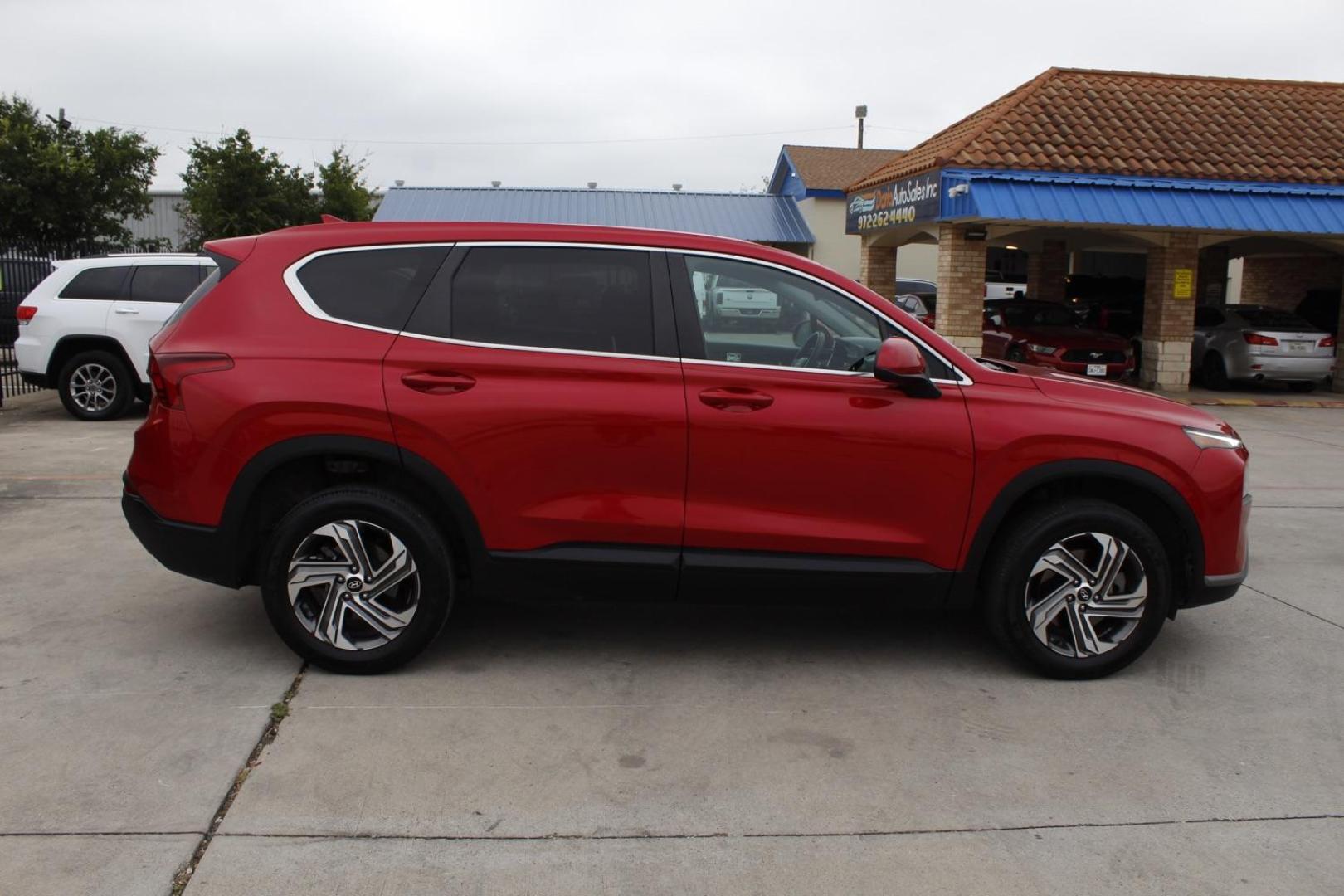 2021 RED Hyundai Santa Fe SE AWD (5NMS1DAJ0MH) with an 2.5L L4 DOHC 16V engine, 6-Speed Automatic transmission, located at 2401 E Main St., Grand Prairie, TX, 75050, (972) 262-4440, 32.748981, -96.969643 - Photo#3