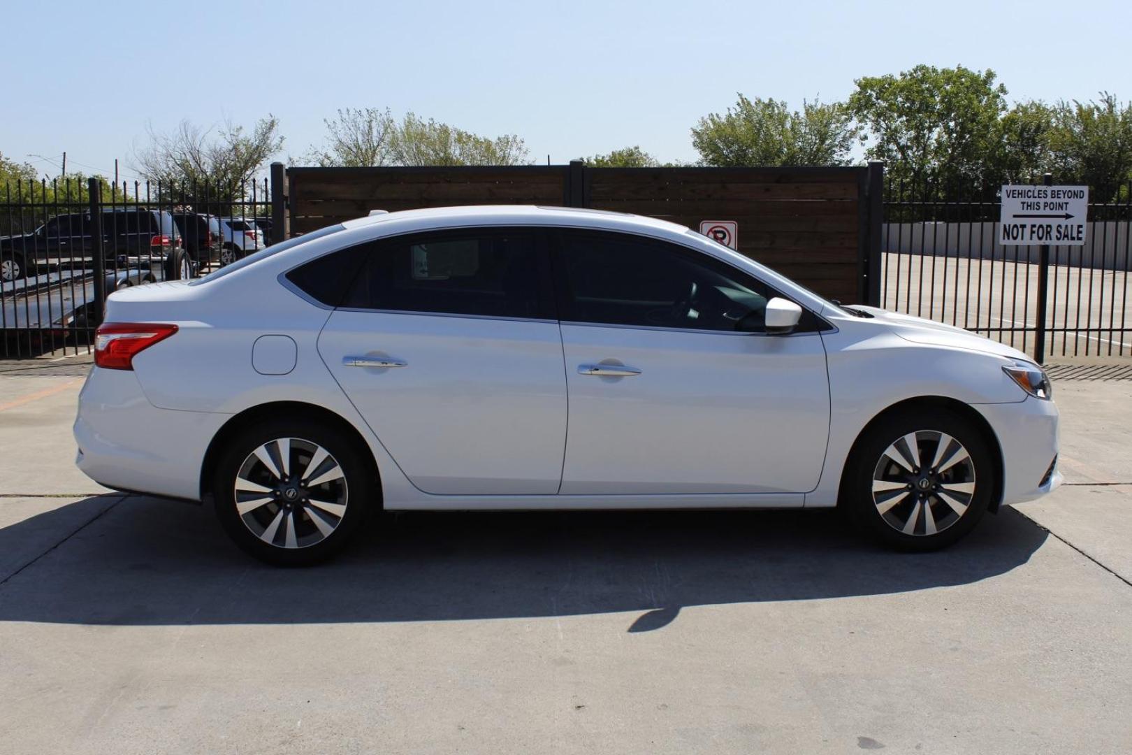 2019 WHITE Nissan Sentra SV (3N1AB7AP1KY) with an 1.8L L4 SFI DOHC 16V engine, Continuously Variable Transmission transmission, located at 2401 E Main St., Grand Prairie, TX, 75050, (972) 262-4440, 32.748981, -96.969643 - Photo#4