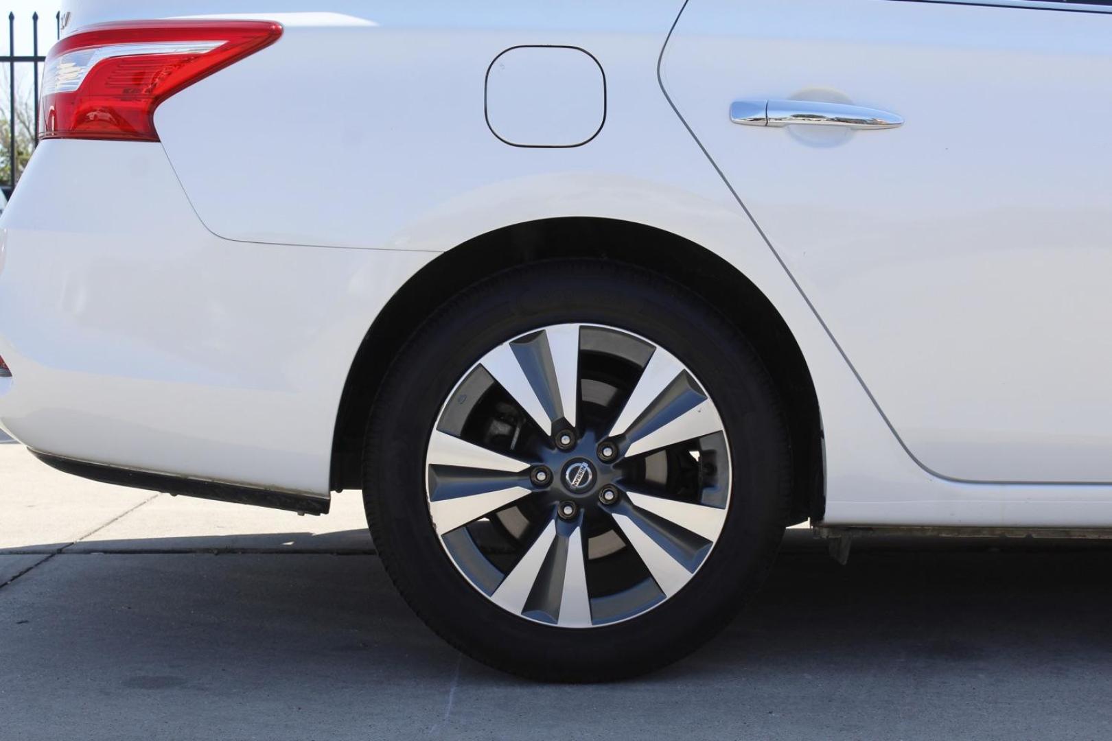 2019 WHITE Nissan Sentra SV (3N1AB7AP1KY) with an 1.8L L4 SFI DOHC 16V engine, Continuously Variable Transmission transmission, located at 2401 E Main St., Grand Prairie, TX, 75050, (972) 262-4440, 32.748981, -96.969643 - Photo#5