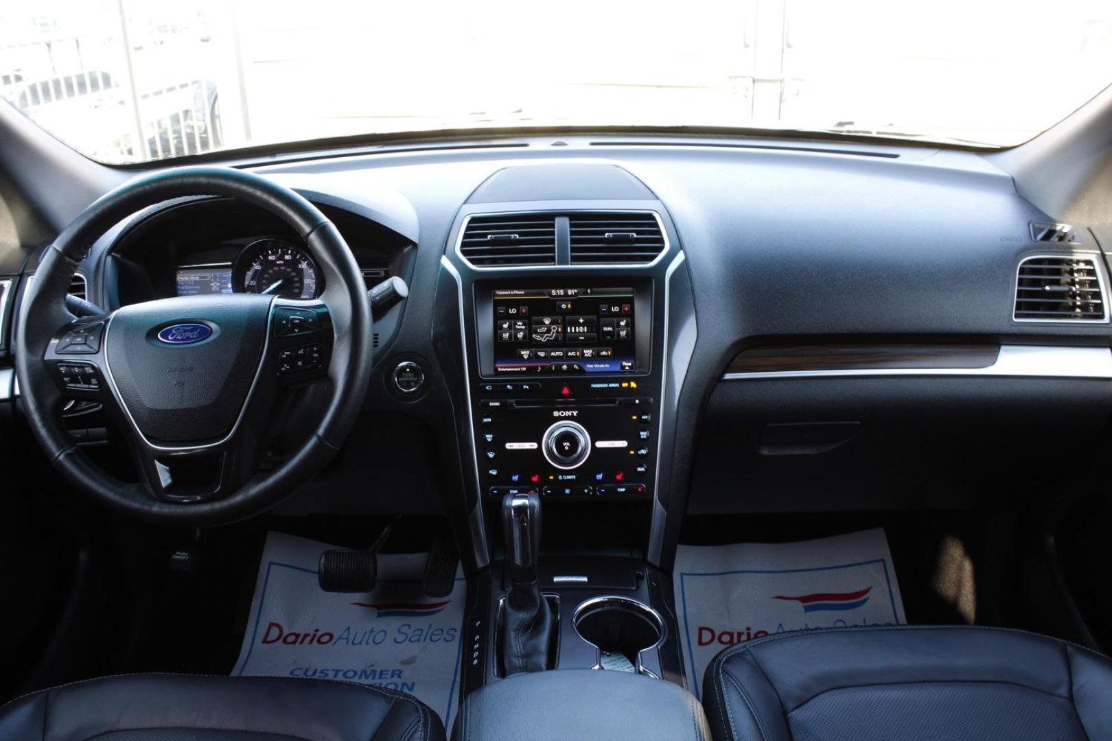 2016 Silver Ford Explorer Limited 4WD (1FM5K8F8XGG) with an 3.5L V6 DOHC 24V engine, 6-Speed Automatic transmission, located at 2401 E Main St., Grand Prairie, TX, 75050, (972) 262-4440, 32.748981, -96.969643 - Photo#15