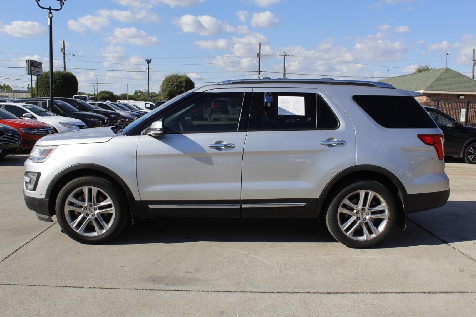 2016 Silver Ford Explorer Limited 4WD (1FM5K8F8XGG) with an 3.5L V6 DOHC 24V engine, 6-Speed Automatic transmission, located at 2401 E Main St., Grand Prairie, TX, 75050, (972) 262-4440, 32.748981, -96.969643 - Photo#2