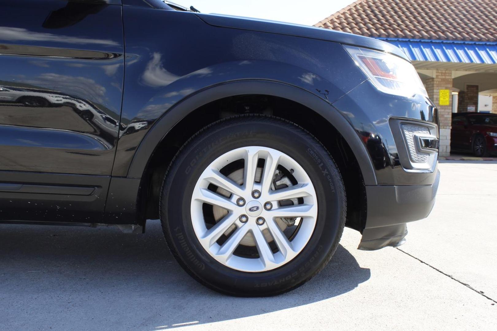 2017 BLACK Ford Explorer Base FWD (1FM5K7B81HG) with an 3.5L V6 DOHC 24V engine, 6-Speed Automatic transmission, located at 2401 E Main St., Grand Prairie, TX, 75050, (972) 262-4440, 32.748981, -96.969643 - Photo#7