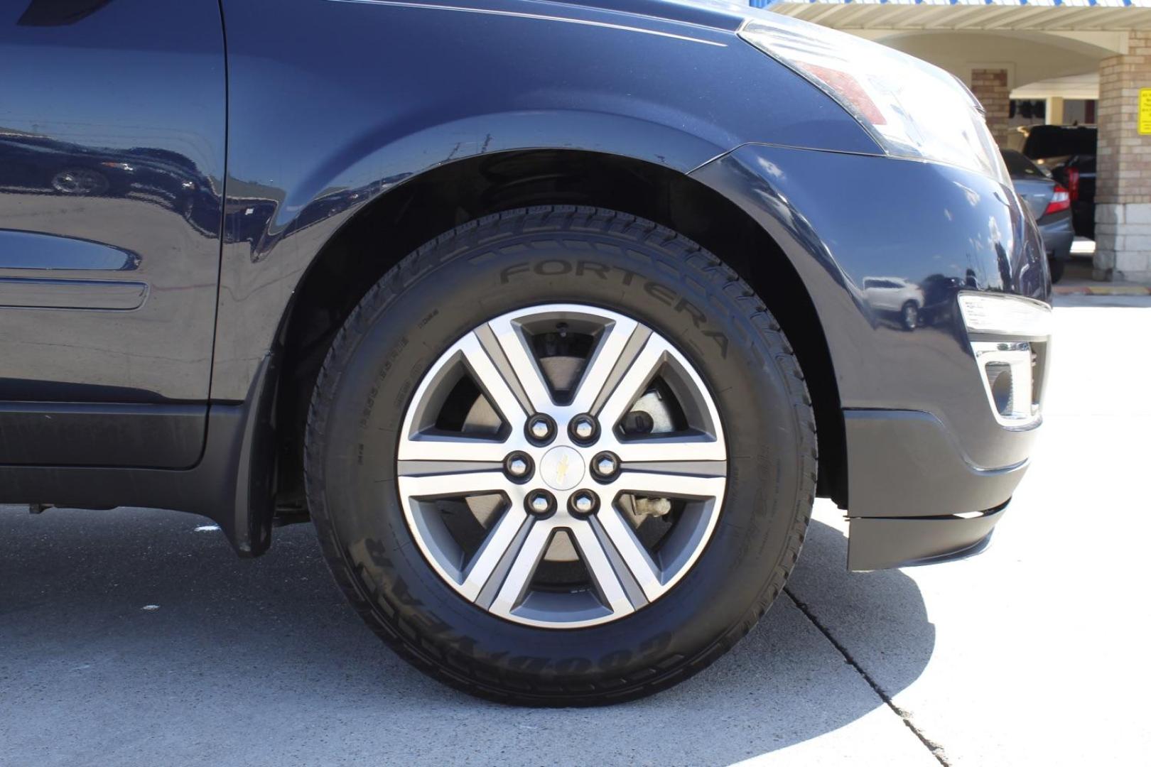 2016 BLUE Chevrolet Traverse 2LT FWD (1GNKRHKD3GJ) with an 3.6L V6 DOHC 24V engine, 6-Speed Automatic transmission, located at 2401 E Main St., Grand Prairie, TX, 75050, (972) 262-4440, 32.748981, -96.969643 - Photo#9