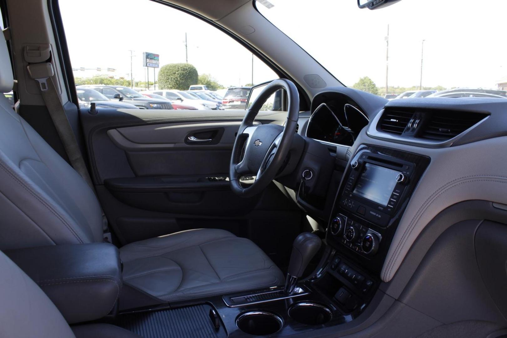 2016 BLUE Chevrolet Traverse 2LT FWD (1GNKRHKD3GJ) with an 3.6L V6 DOHC 24V engine, 6-Speed Automatic transmission, located at 2401 E Main St., Grand Prairie, TX, 75050, (972) 262-4440, 32.748981, -96.969643 - Photo#13