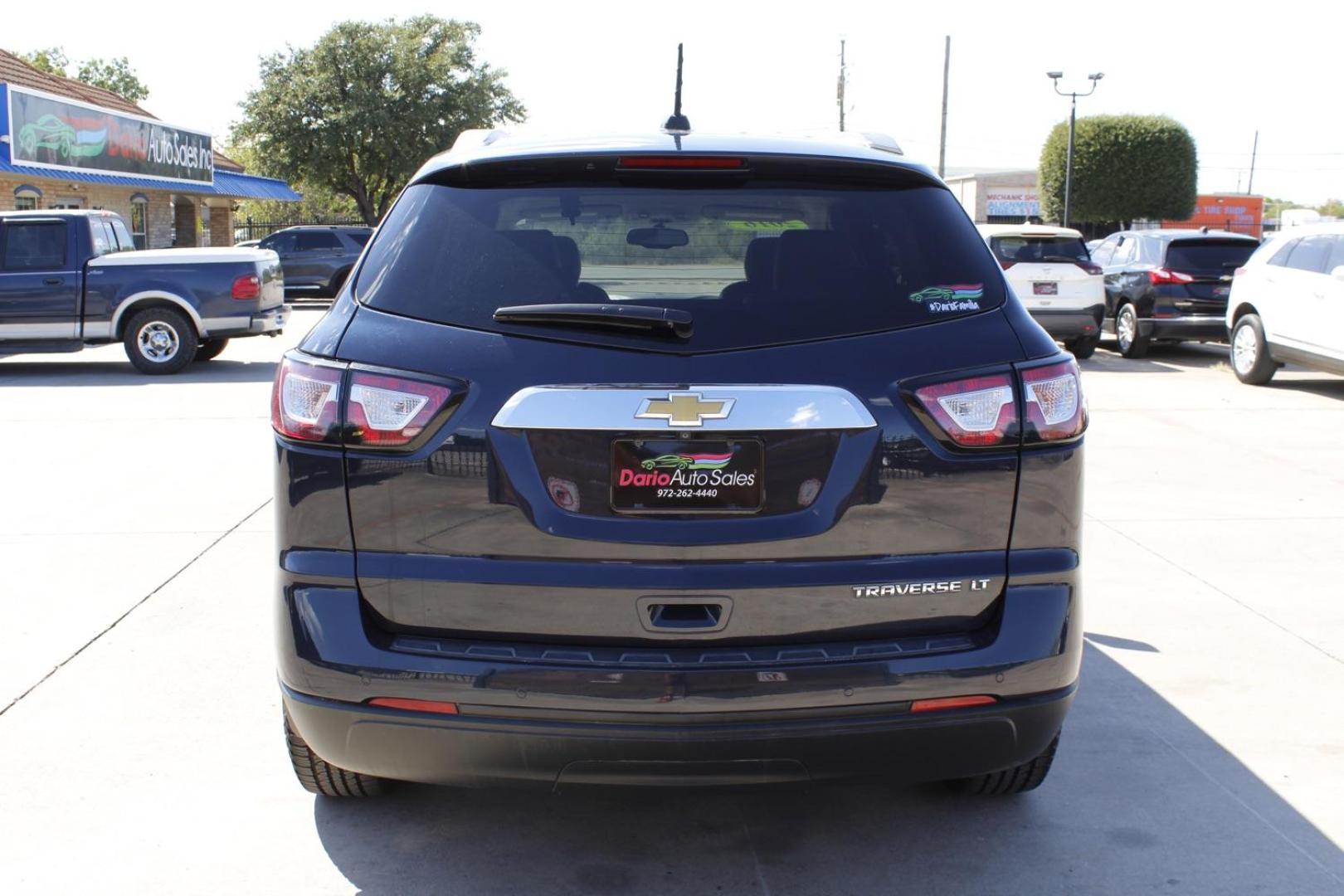 2016 BLUE Chevrolet Traverse 2LT FWD (1GNKRHKD3GJ) with an 3.6L V6 DOHC 24V engine, 6-Speed Automatic transmission, located at 2401 E Main St., Grand Prairie, TX, 75050, (972) 262-4440, 32.748981, -96.969643 - Photo#5