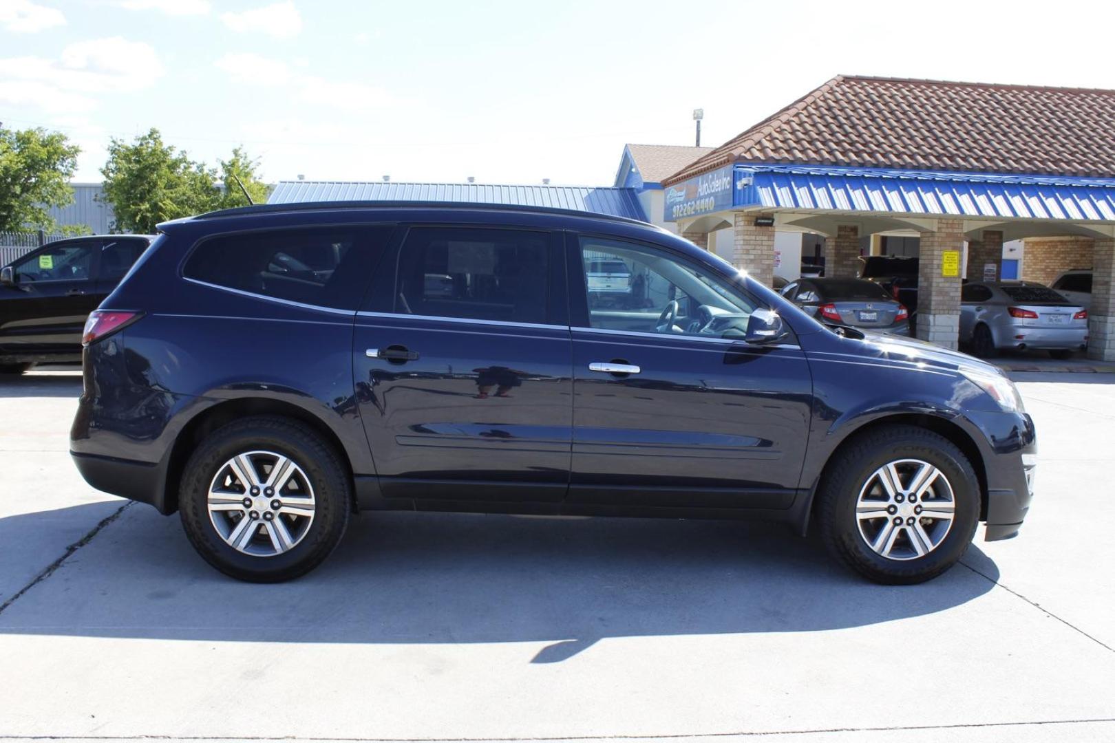 2016 BLUE Chevrolet Traverse 2LT FWD (1GNKRHKD3GJ) with an 3.6L V6 DOHC 24V engine, 6-Speed Automatic transmission, located at 2401 E Main St., Grand Prairie, TX, 75050, (972) 262-4440, 32.748981, -96.969643 - Photo#8