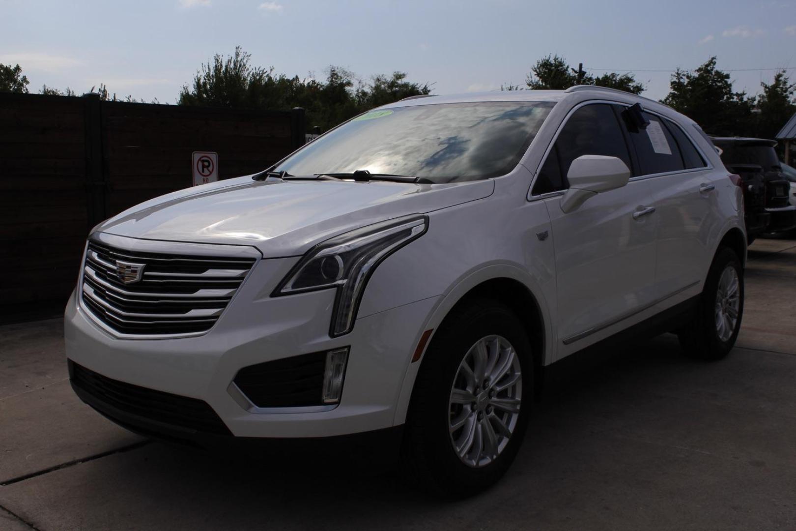 2018 WHITE Cadillac XT5 Base (1GYKNARS0JZ) with an 3.6L V6 DOHC 24V engine, 8-Speed Automatic transmission, located at 2401 E Main St., Grand Prairie, TX, 75050, (972) 262-4440, 32.748981, -96.969643 - Photo#1