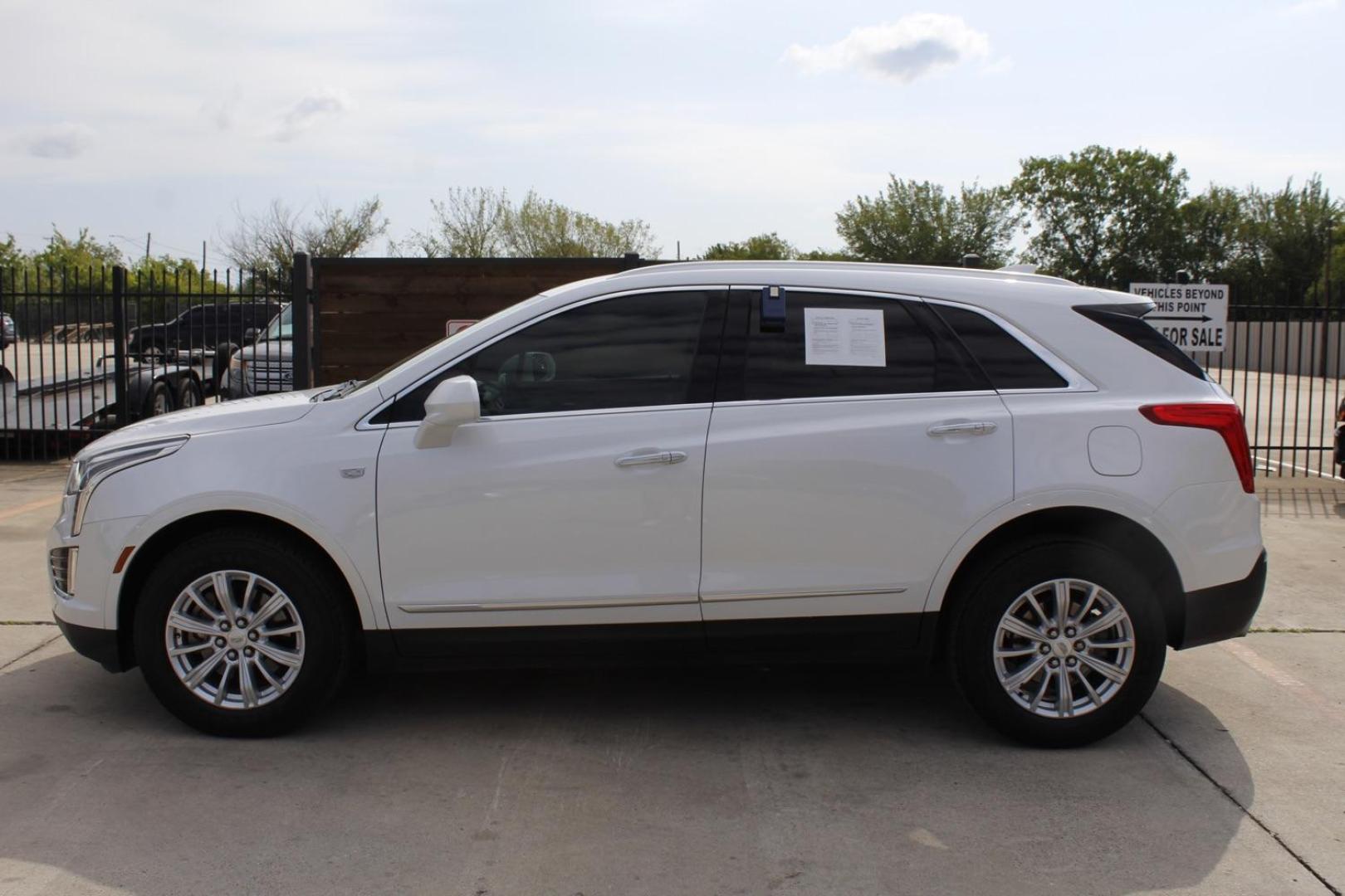 2018 WHITE Cadillac XT5 Base (1GYKNARS0JZ) with an 3.6L V6 DOHC 24V engine, 8-Speed Automatic transmission, located at 2401 E Main St., Grand Prairie, TX, 75050, (972) 262-4440, 32.748981, -96.969643 - Photo#2