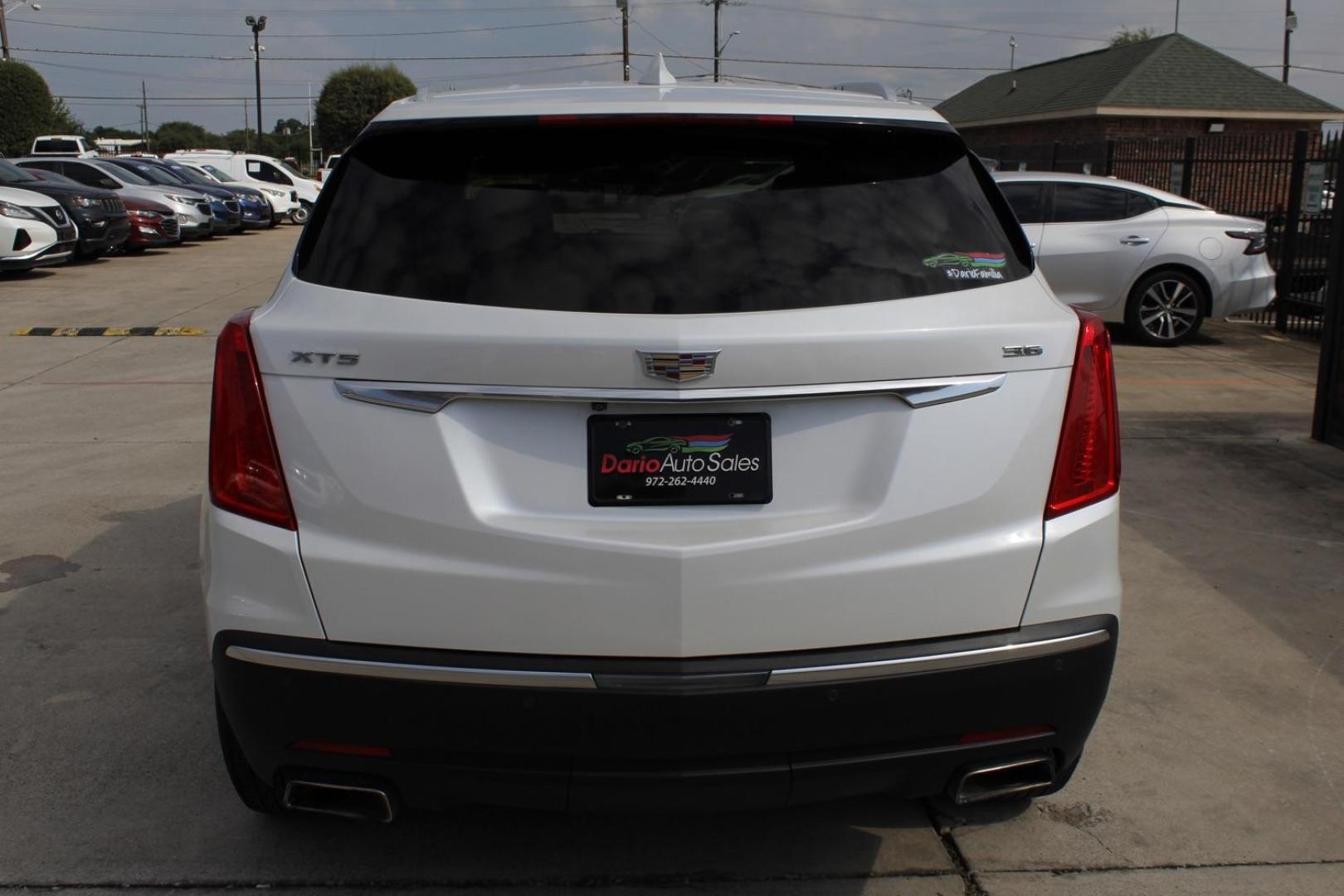 2018 WHITE Cadillac XT5 Base (1GYKNARS0JZ) with an 3.6L V6 DOHC 24V engine, 8-Speed Automatic transmission, located at 2401 E Main St., Grand Prairie, TX, 75050, (972) 262-4440, 32.748981, -96.969643 - Photo#4