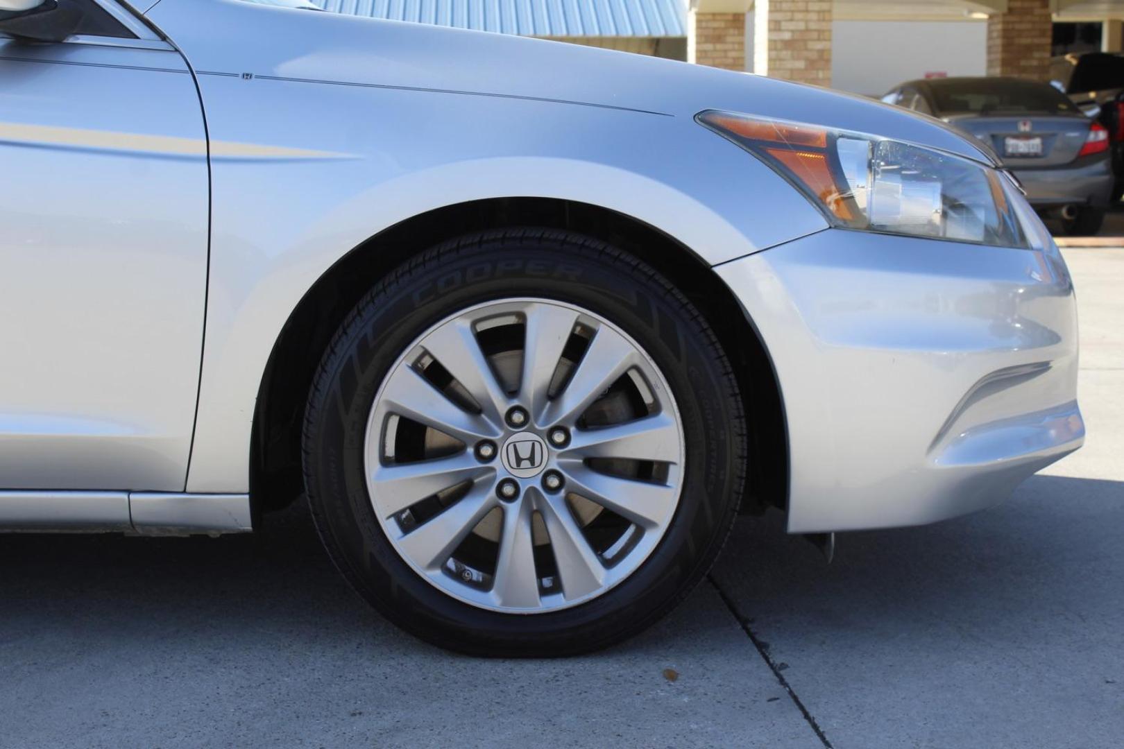 2012 silver Honda Accord EX-L Sedan AT (1HGCP2F81CA) with an 2.4L L4 DOHC 16V engine, 5-Speed Automatic transmission, located at 2401 E Main St., Grand Prairie, TX, 75050, (972) 262-4440, 32.748981, -96.969643 - Photo#5