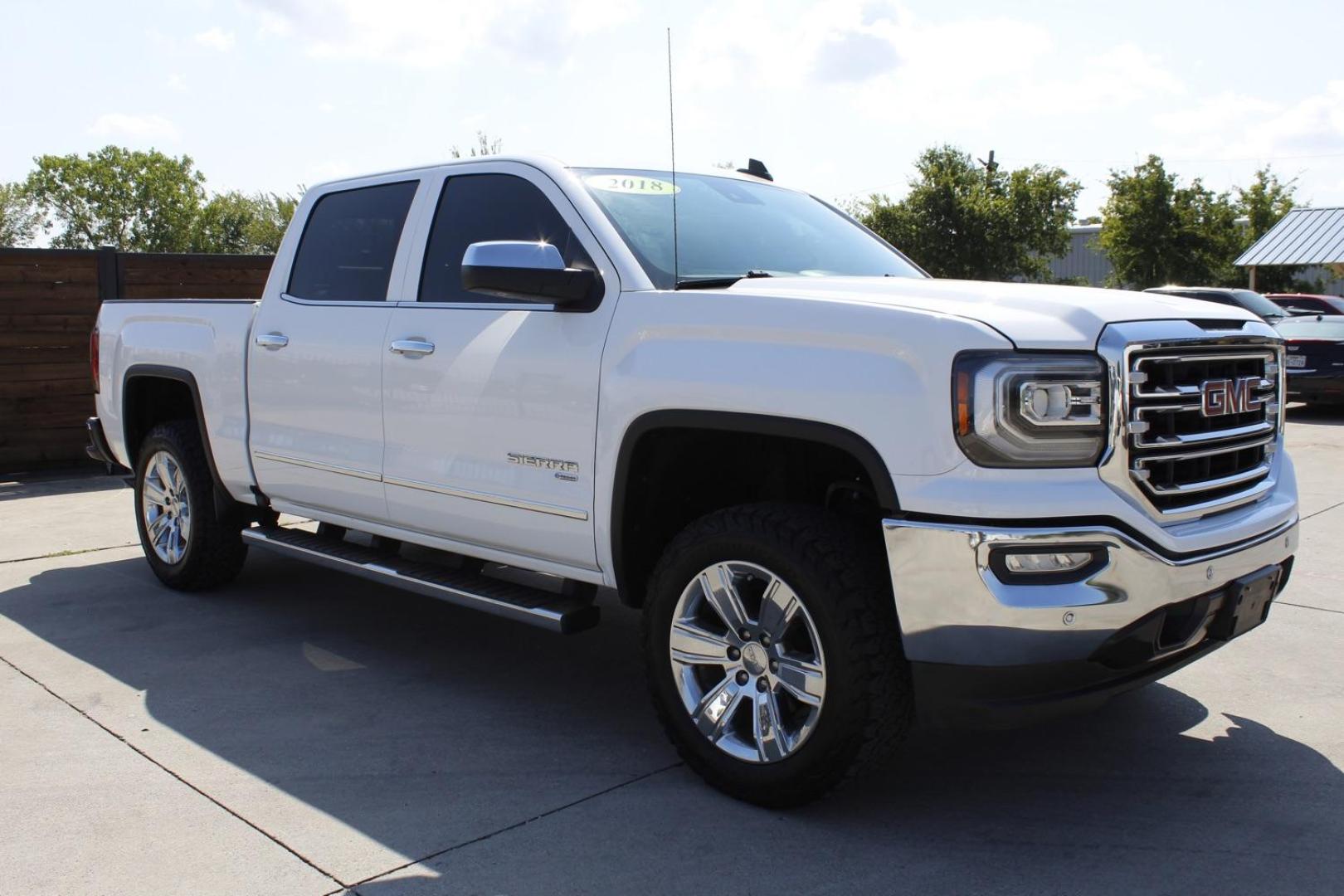 2018 WHITE GMC Sierra 1500 SLT Crew Cab Short Box 2WD (3GTU1NER8JG) with an 5.3L V8 OHV 16V engine, 6-Speed Automatic transmission, located at 2401 E Main St., Grand Prairie, TX, 75050, (972) 262-4440, 32.748981, -96.969643 - Photo#0