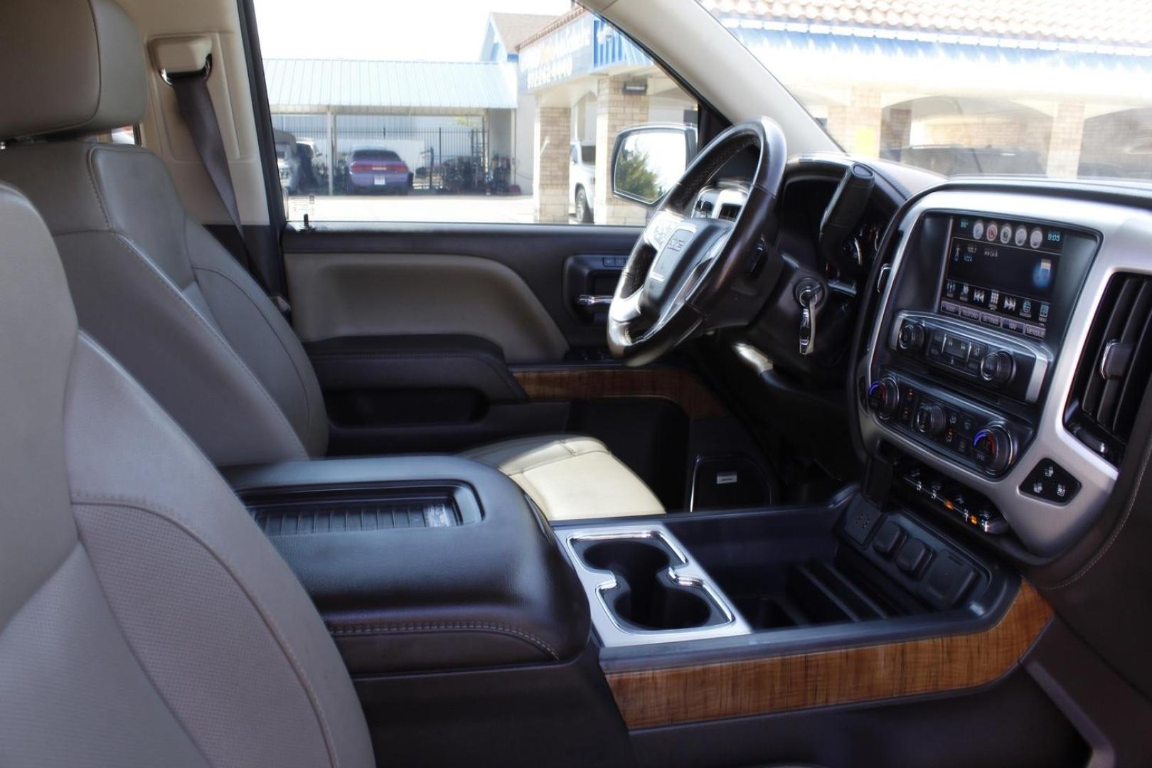 2018 WHITE GMC Sierra 1500 SLT Crew Cab Short Box 2WD (3GTU1NER8JG) with an 5.3L V8 OHV 16V engine, 6-Speed Automatic transmission, located at 2401 E Main St., Grand Prairie, TX, 75050, (972) 262-4440, 32.748981, -96.969643 - Photo#10