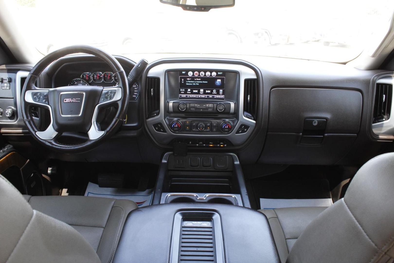 2018 WHITE GMC Sierra 1500 SLT Crew Cab Short Box 2WD (3GTU1NER8JG) with an 5.3L V8 OHV 16V engine, 6-Speed Automatic transmission, located at 2401 E Main St., Grand Prairie, TX, 75050, (972) 262-4440, 32.748981, -96.969643 - Photo#15