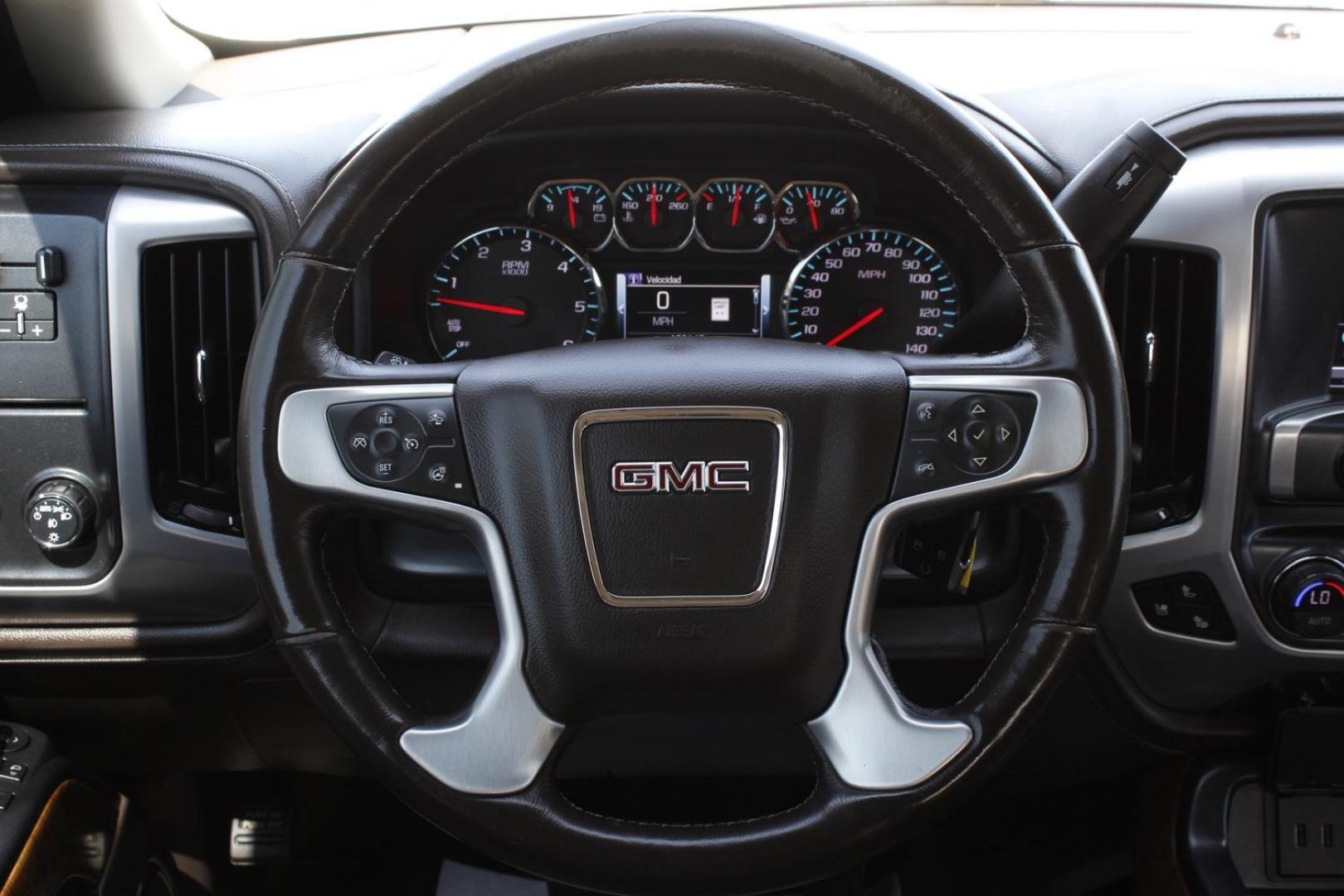 2018 WHITE GMC Sierra 1500 SLT Crew Cab Short Box 2WD (3GTU1NER8JG) with an 5.3L V8 OHV 16V engine, 6-Speed Automatic transmission, located at 2401 E Main St., Grand Prairie, TX, 75050, (972) 262-4440, 32.748981, -96.969643 - Photo#18