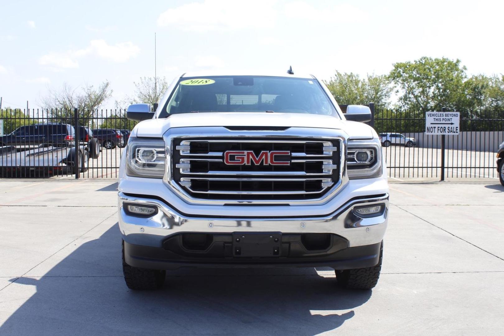 2018 WHITE GMC Sierra 1500 SLT Crew Cab Short Box 2WD (3GTU1NER8JG) with an 5.3L V8 OHV 16V engine, 6-Speed Automatic transmission, located at 2401 E Main St., Grand Prairie, TX, 75050, (972) 262-4440, 32.748981, -96.969643 - Photo#1