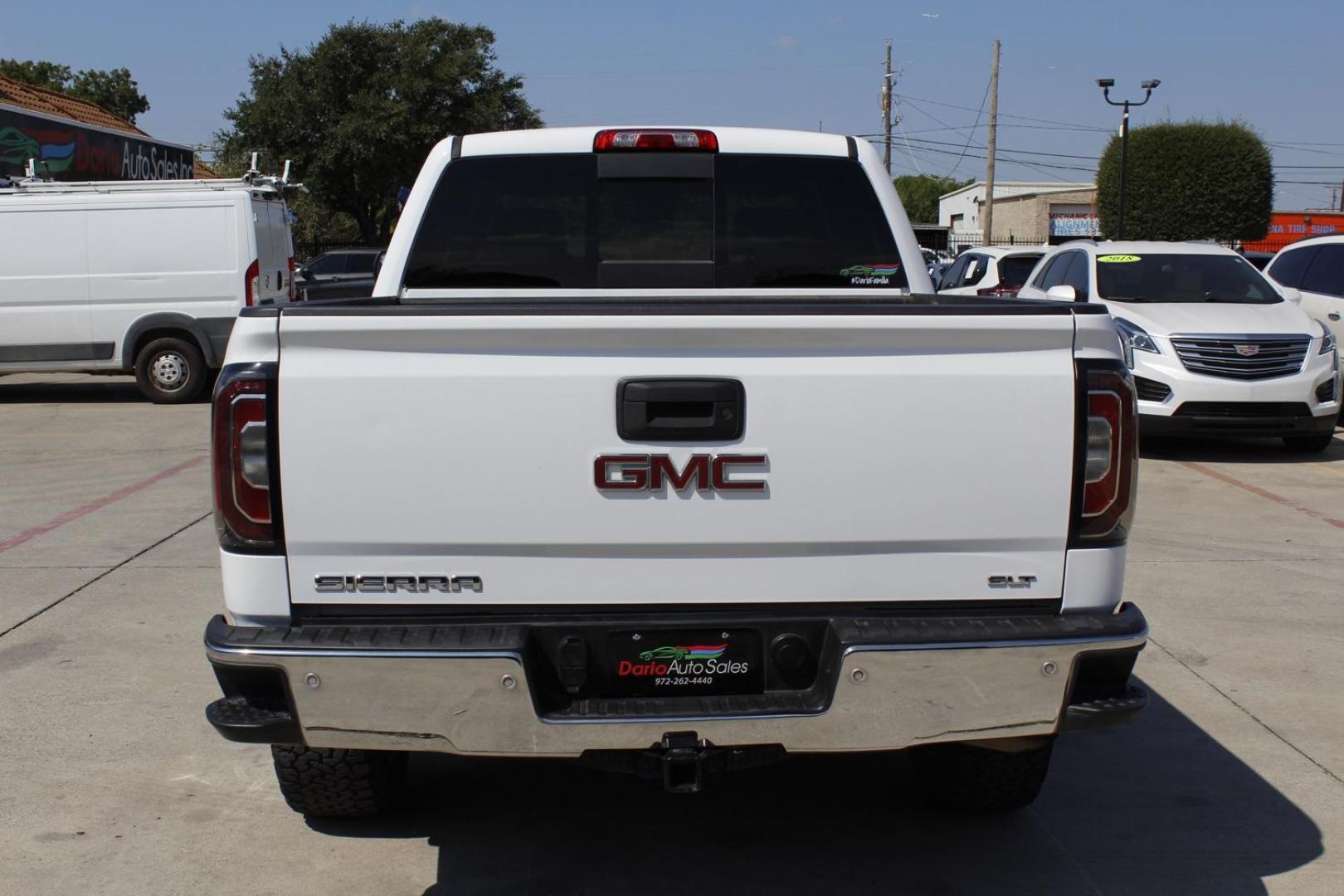 2018 WHITE GMC Sierra 1500 SLT Crew Cab Short Box 2WD (3GTU1NER8JG) with an 5.3L V8 OHV 16V engine, 6-Speed Automatic transmission, located at 2401 E Main St., Grand Prairie, TX, 75050, (972) 262-4440, 32.748981, -96.969643 - Photo#5