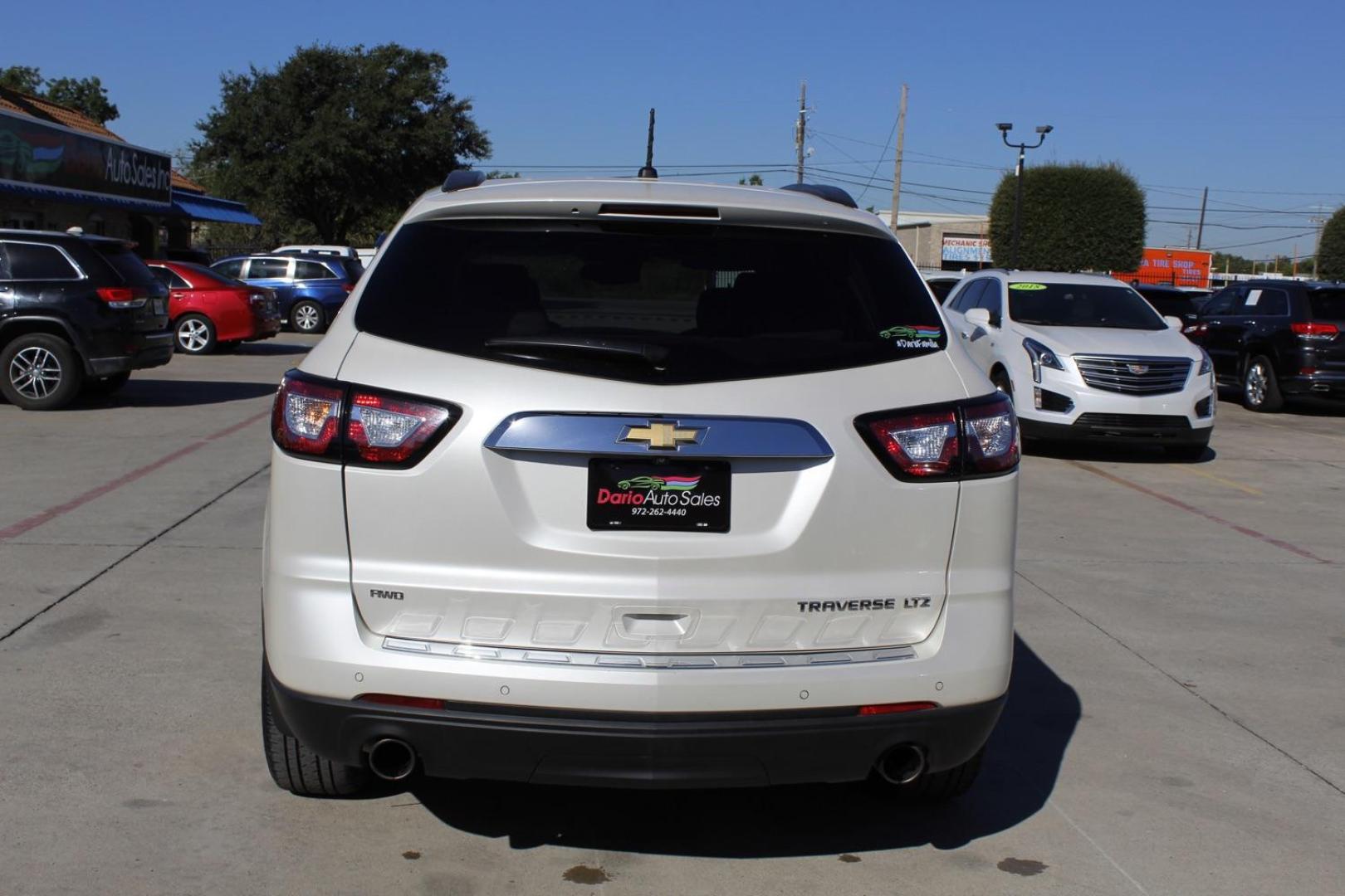 2014 WHITE Chevrolet Traverse LTZ AWD (1GNKVJKD2EJ) with an 3.6L V6 DOHC 24V engine, 6-Speed Automatic transmission, located at 2401 E Main St., Grand Prairie, TX, 75050, (972) 262-4440, 32.748981, -96.969643 - Photo#5