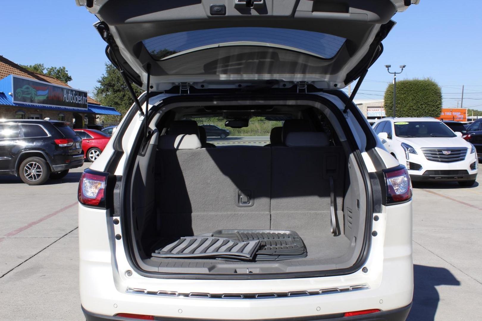 2014 WHITE Chevrolet Traverse LTZ AWD (1GNKVJKD2EJ) with an 3.6L V6 DOHC 24V engine, 6-Speed Automatic transmission, located at 2401 E Main St., Grand Prairie, TX, 75050, (972) 262-4440, 32.748981, -96.969643 - Photo#7