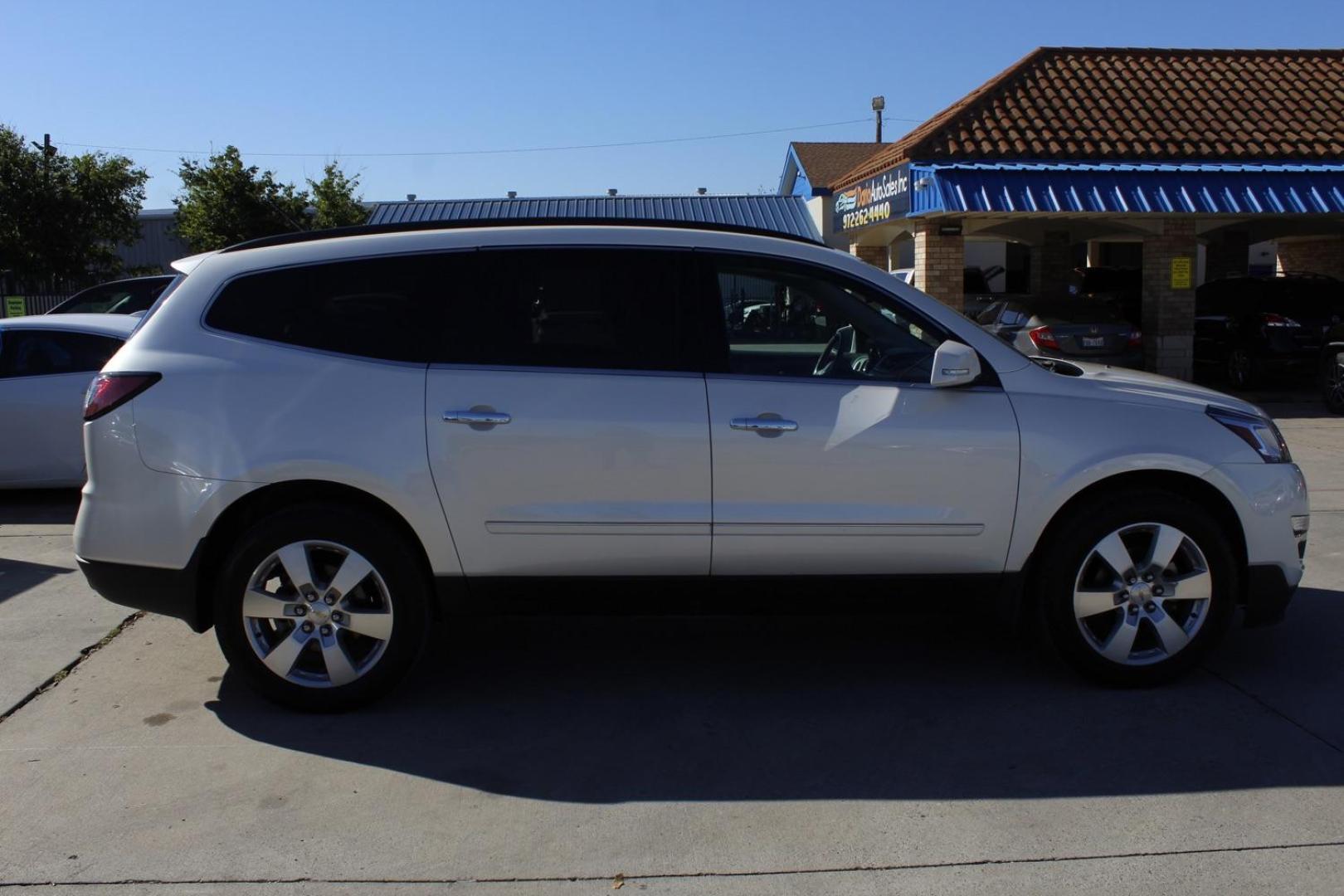 2014 WHITE Chevrolet Traverse LTZ AWD (1GNKVJKD2EJ) with an 3.6L V6 DOHC 24V engine, 6-Speed Automatic transmission, located at 2401 E Main St., Grand Prairie, TX, 75050, (972) 262-4440, 32.748981, -96.969643 - Photo#8