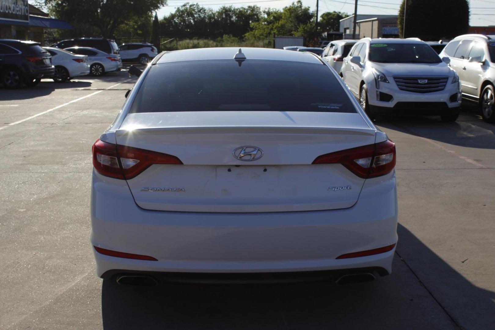 2015 WHITE Hyundai Sonata Sport (5NPE34AF7FH) with an 2.4L L4 DOHC 16V engine, 6-Speed Automatic transmission, located at 2401 E Main St., Grand Prairie, TX, 75050, (972) 262-4440, 32.748981, -96.969643 - Photo#5