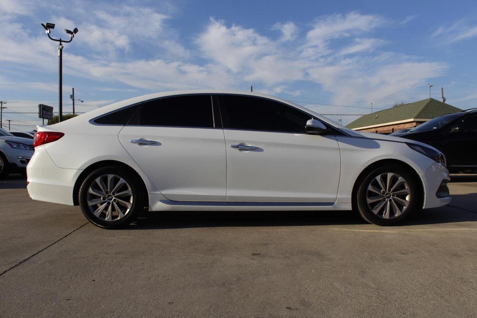 2015 WHITE Hyundai Sonata Sport (5NPE34AF7FH) with an 2.4L L4 DOHC 16V engine, 6-Speed Automatic transmission, located at 2401 E Main St., Grand Prairie, TX, 75050, (972) 262-4440, 32.748981, -96.969643 - Photo#7